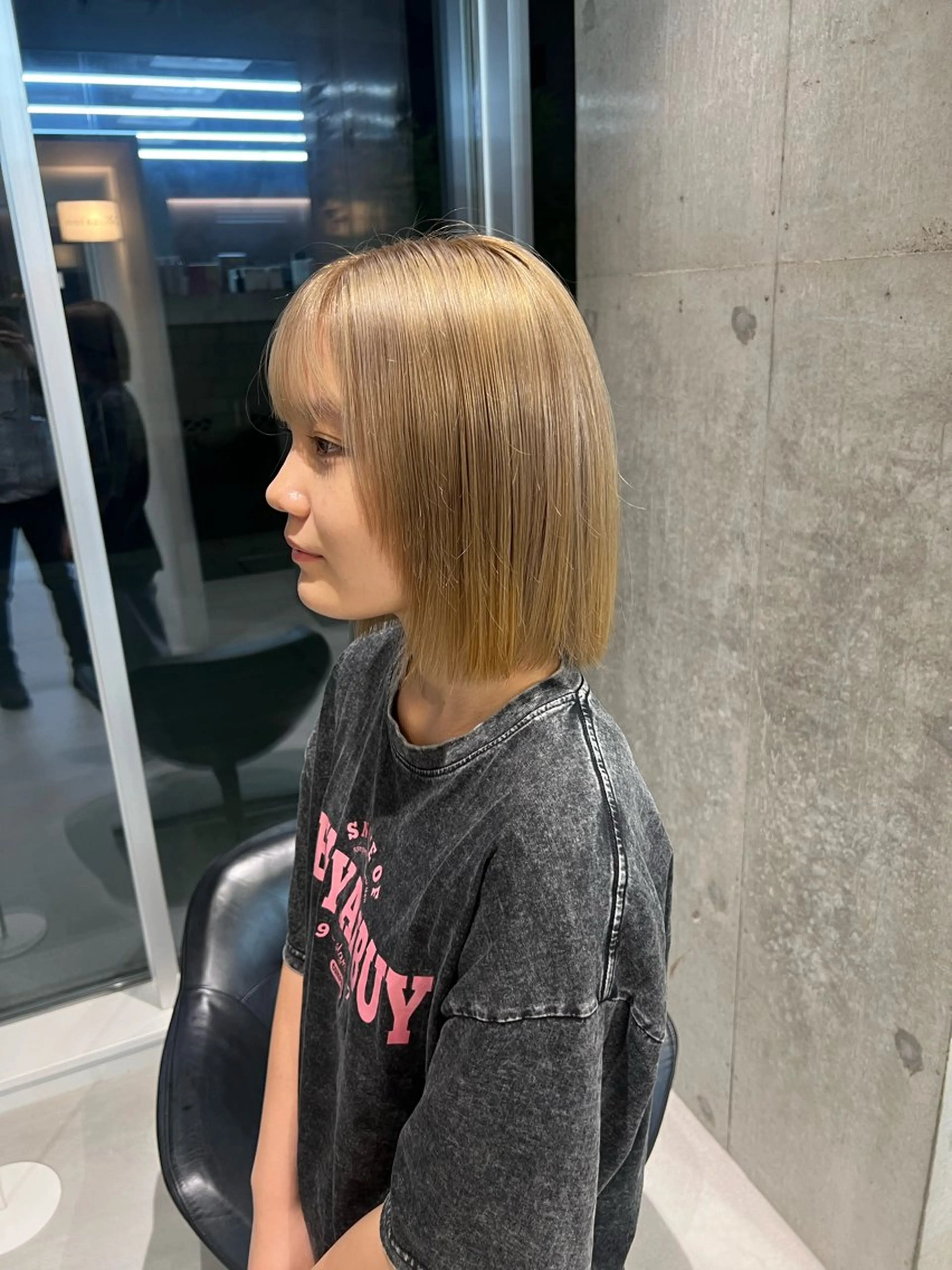 ショート カラー 切りっぱなしボブ ベージュカラー ブリーチ ブロンド ボブ カット ヘアカラー トリートメント 吉沢遣人/レイヤー 艶カラー/パーマのヘアスタイル