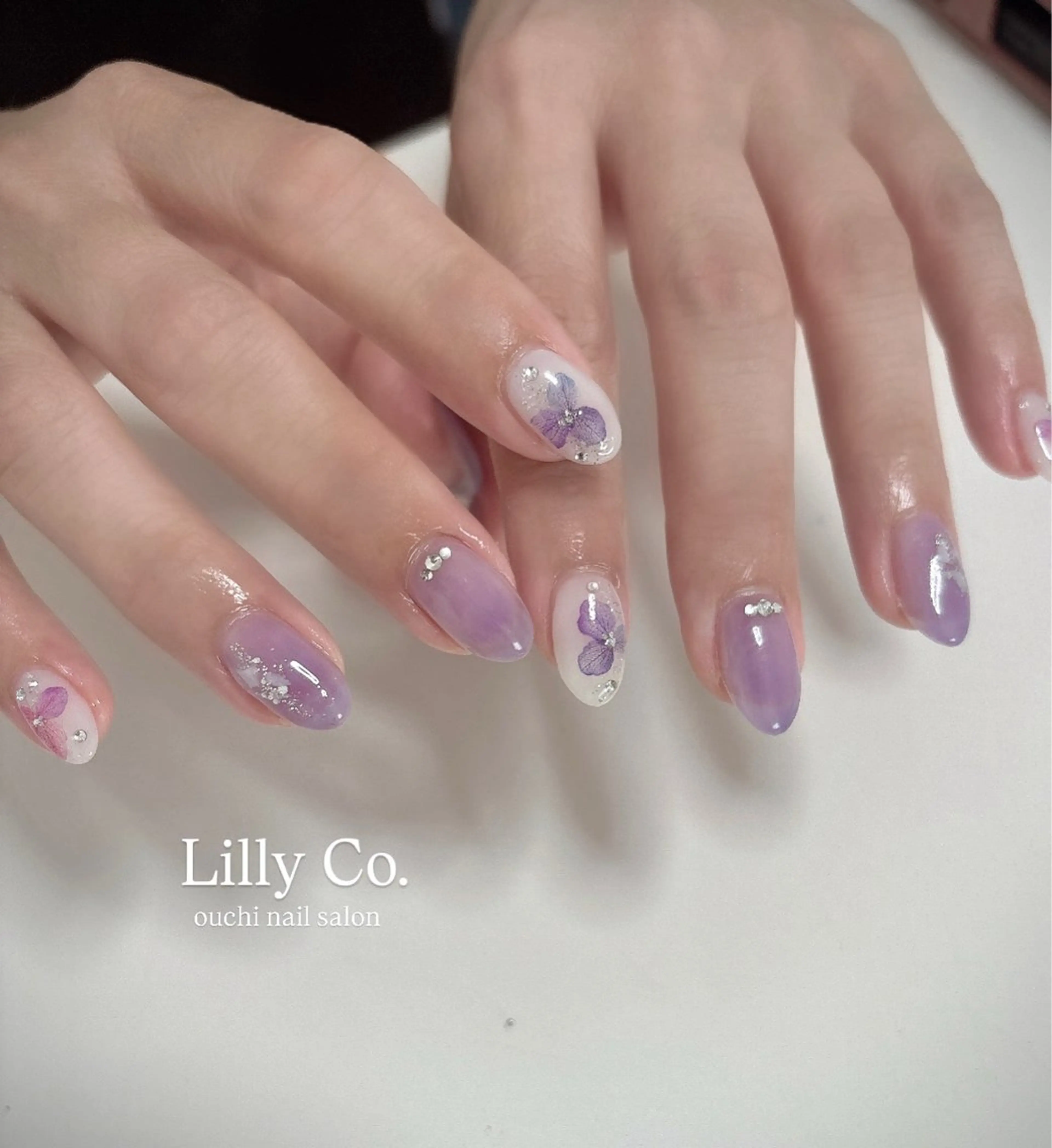 ネイル ハンドネイル ハンドケア Lilly Co.のネイルデザイン
