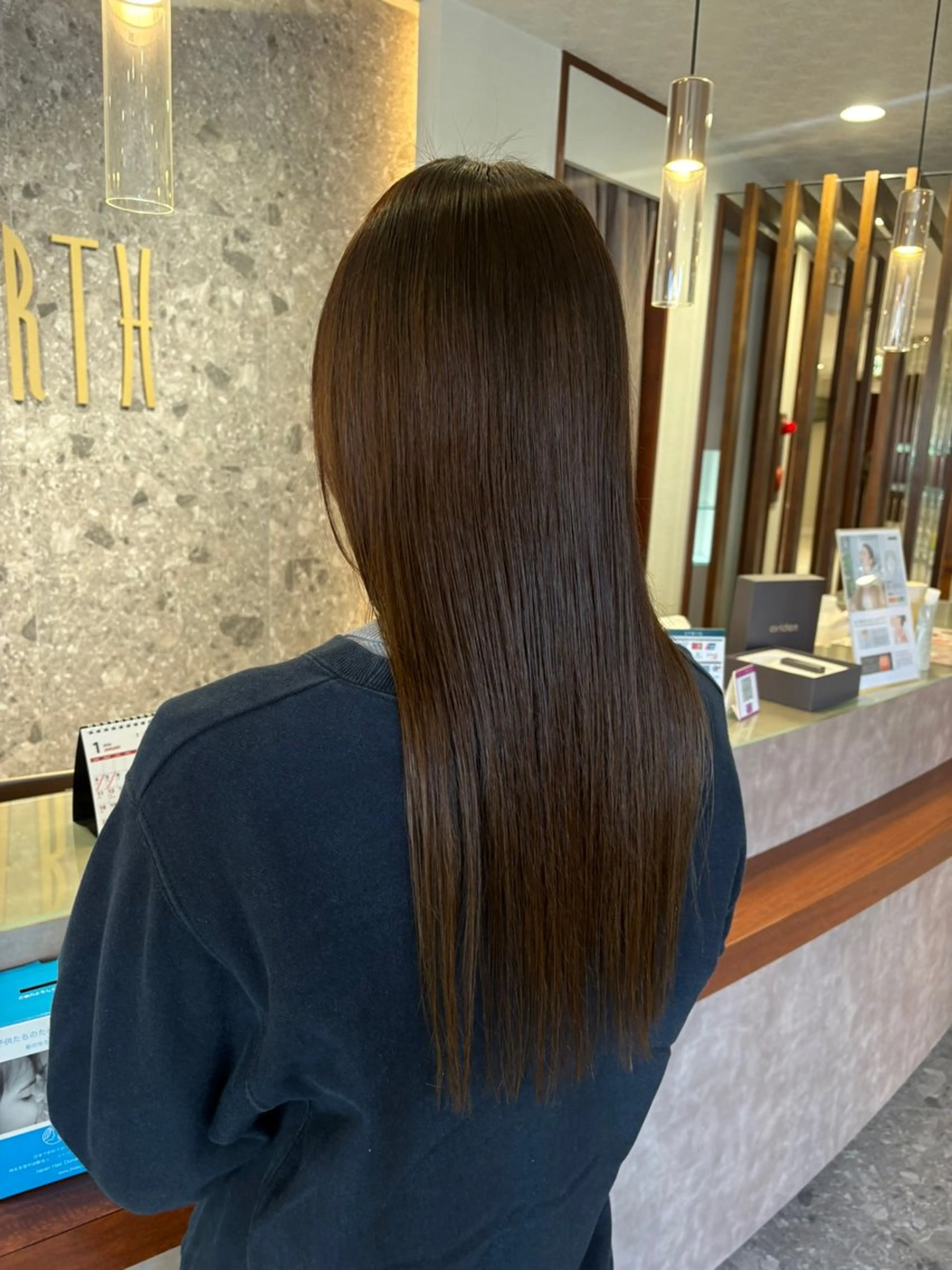 ロング カット ヘアカラー 関 真理菜のヘアスタイル