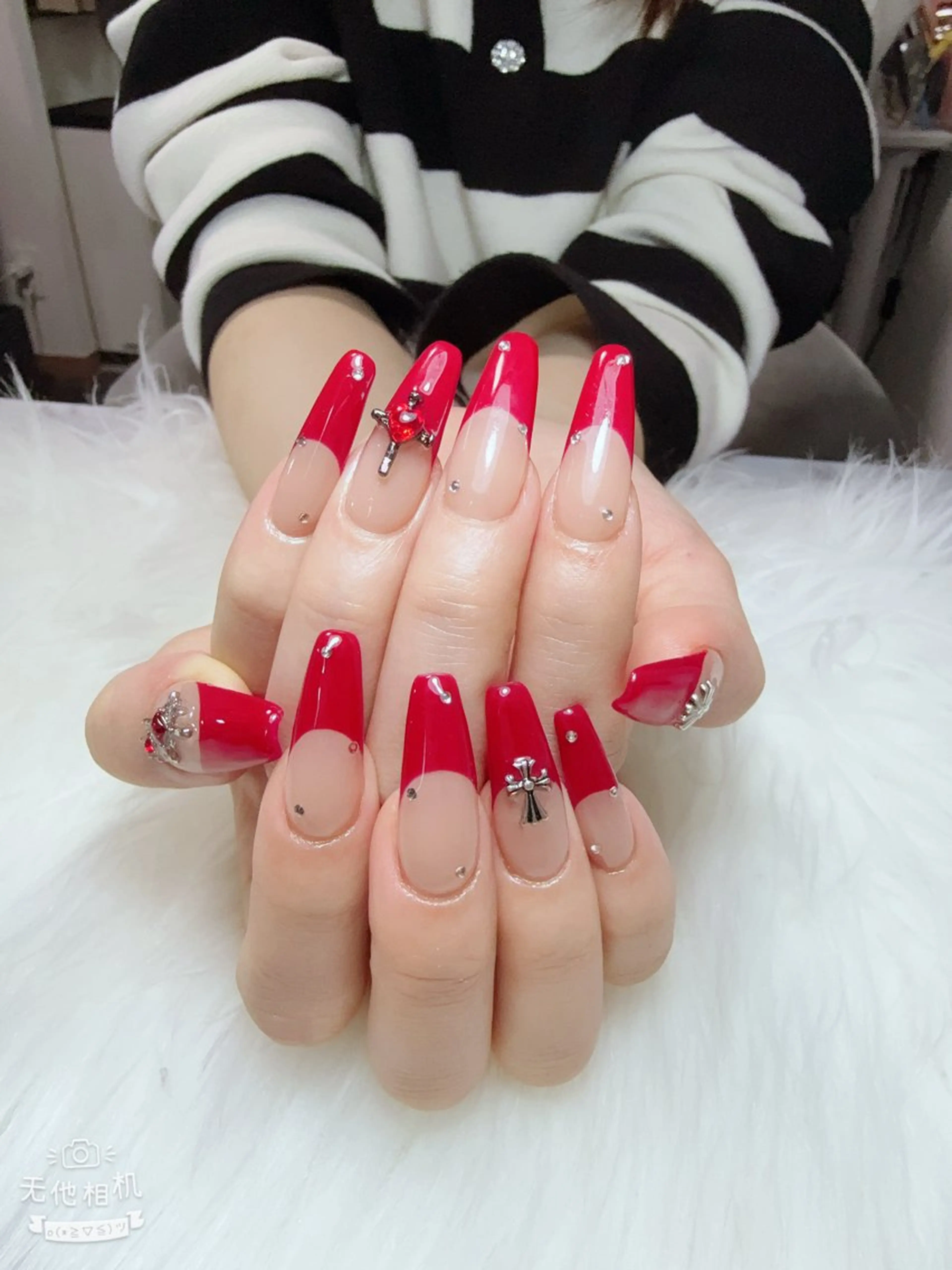 ネイル フレンチネイル 西野 カナのネイルデザイン