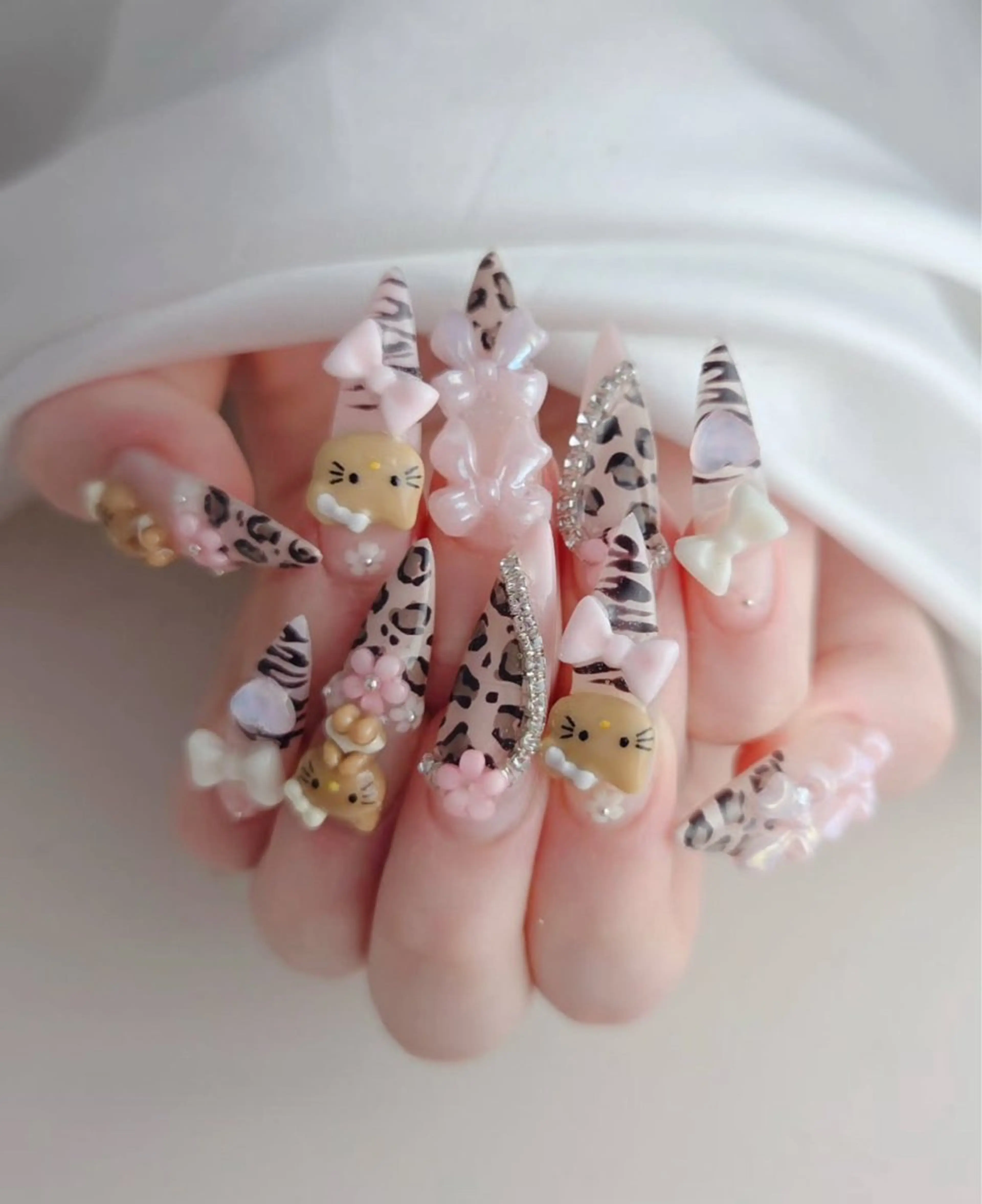 ネイル フラッシュネイル フレンチネイル グラデーション キラキラネイル 韓国ネイル ハンドネイル Lina nail所属・Lunaa 池袋のネイルデザイン