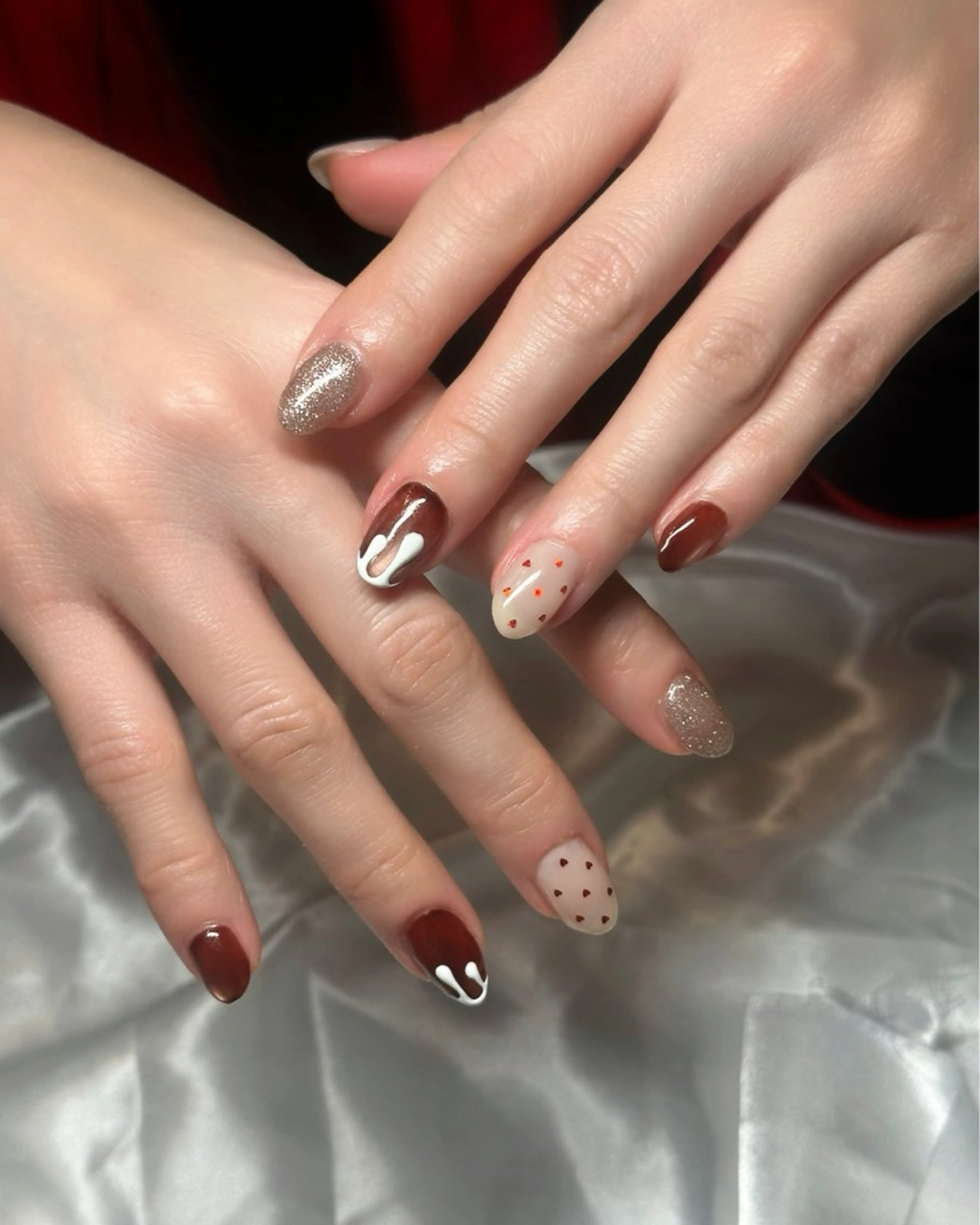 ネイル アートネイル ブラウン ハート バレンタイン 冬ネイル ハンドネイル cres nail（スクールW内）所属・Sei ｜ cres nailのネイルデザイン