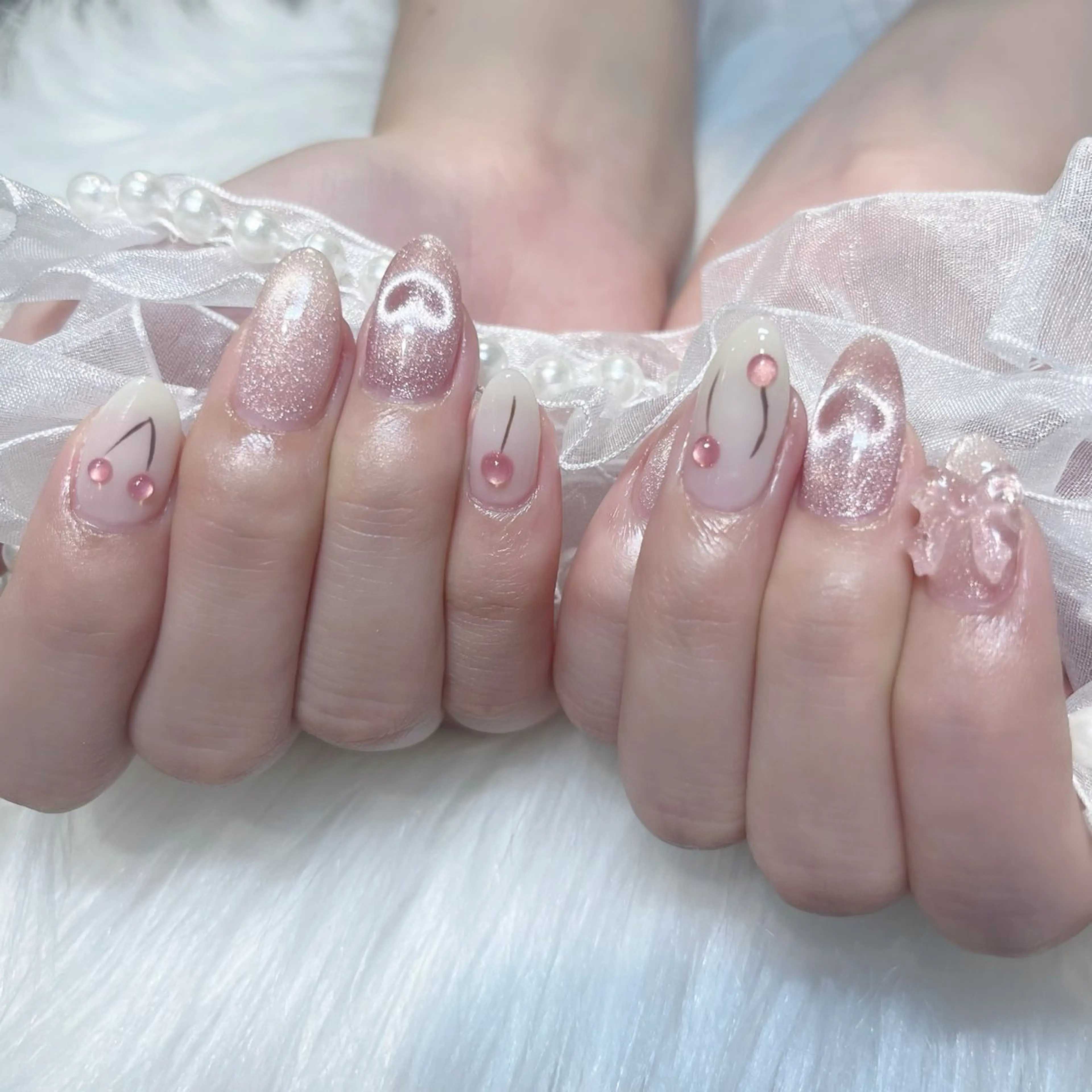 ネイル アートネイル ガーリー ハート 韓国ネイル マグネットネイル KOKONA 🎀のネイルデザイン