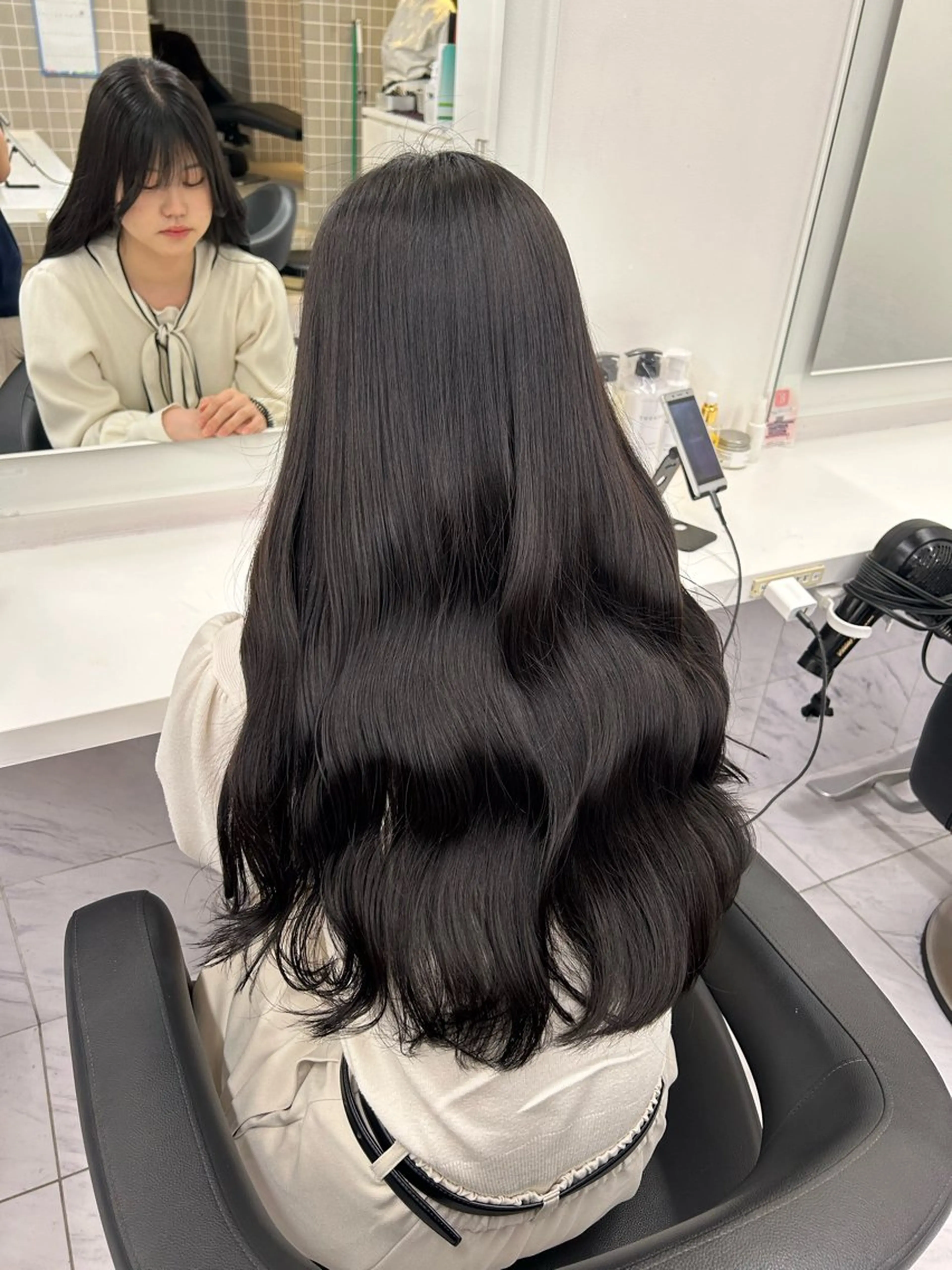 カラー ヘアカラー 透明感ベージュ🤎 ナチュラルレイヤーのヘアスタイル