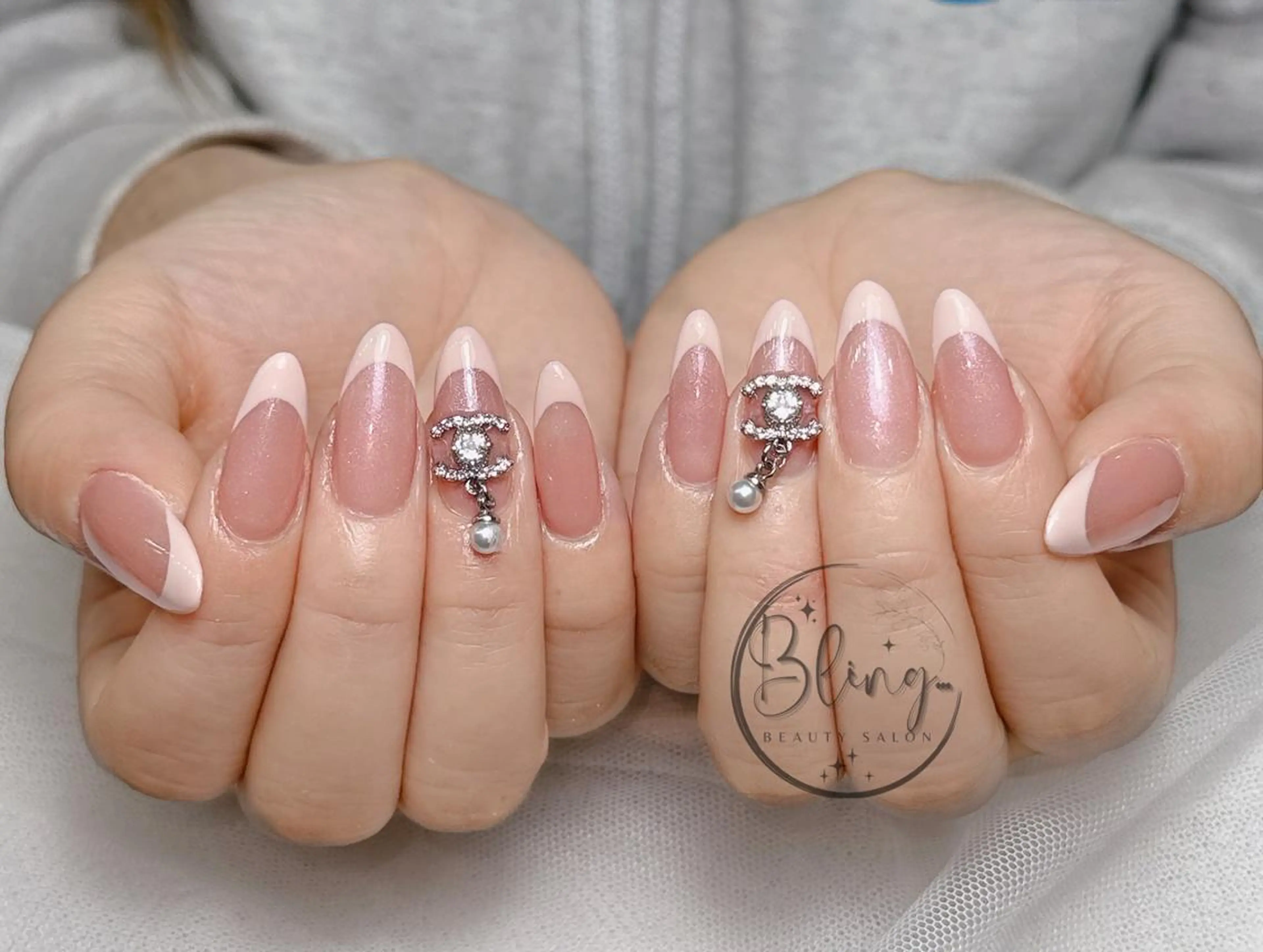 ミディアム 韓国風ヘア ハンドネイル Bling Salonのネイルデザイン