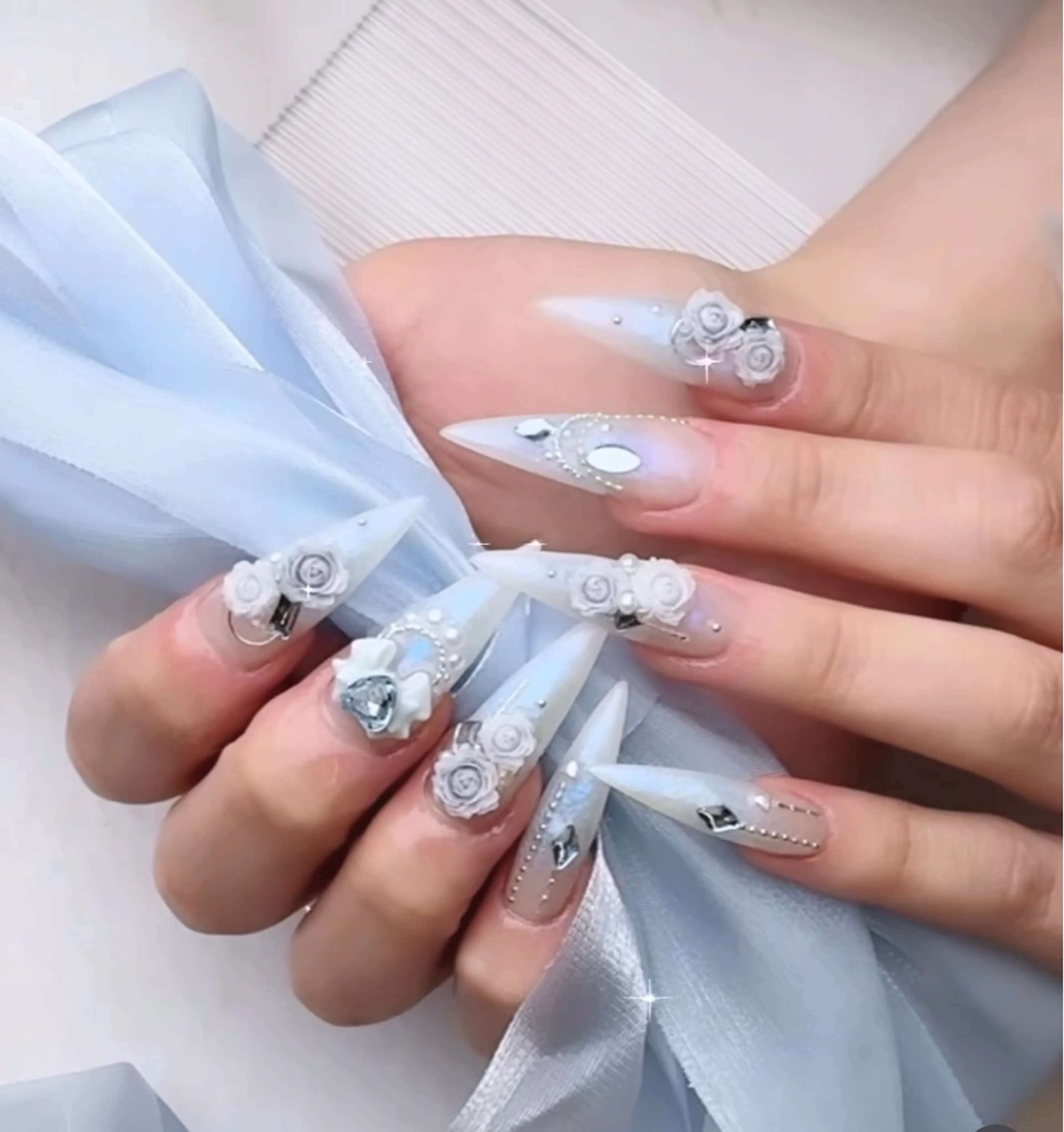ネイル ジェルネイル グラデーション キラキラネイル ミラーネイル ニュアンスネイル ハンドネイル Kitty Nailのネイルデザイン