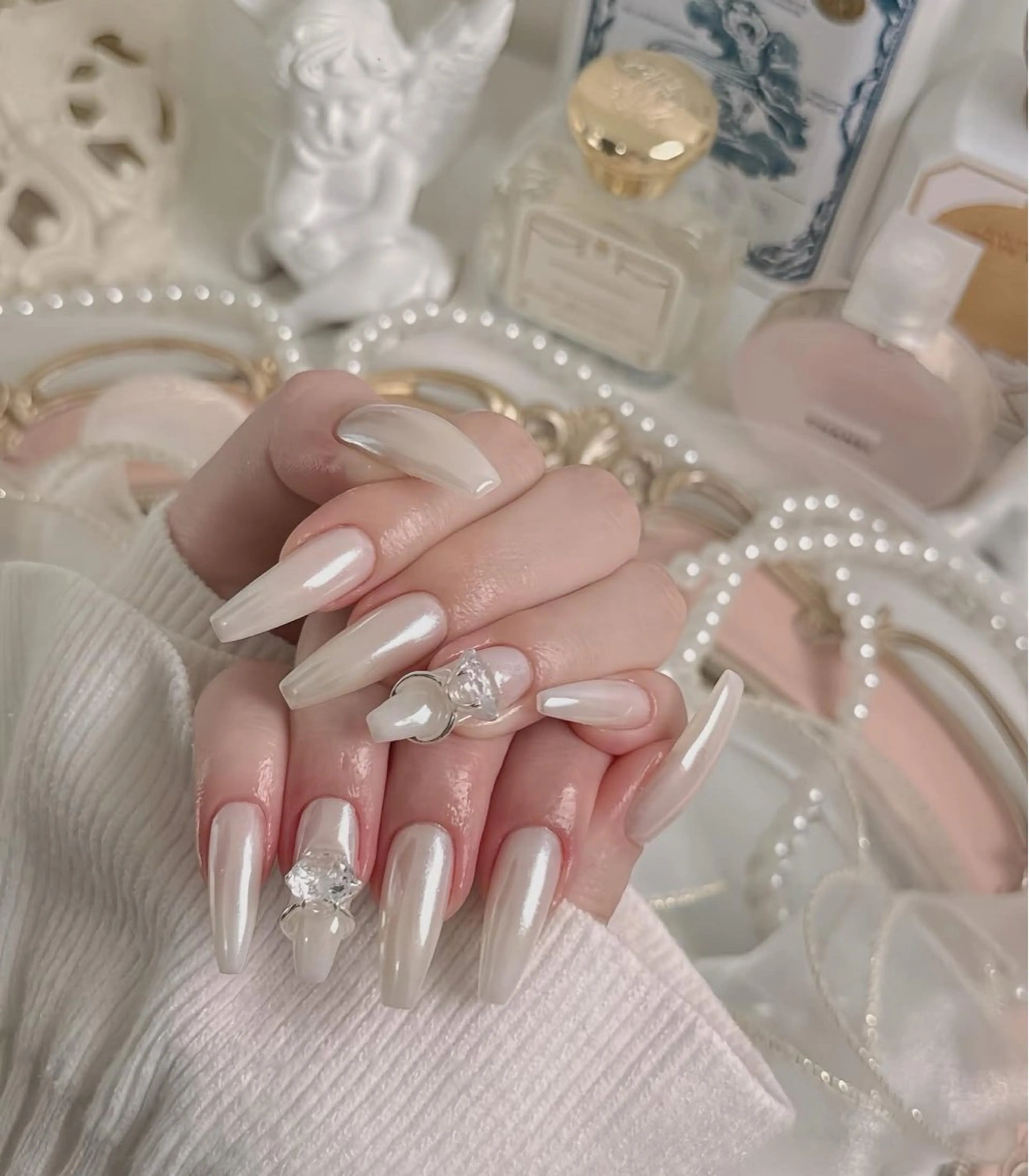 ネイル キラキラネイル マグネットネイル ぷっくりネイル 春ネイル ワンホンネイル ハンドネイル Lyna 池袋のネイルデザイン