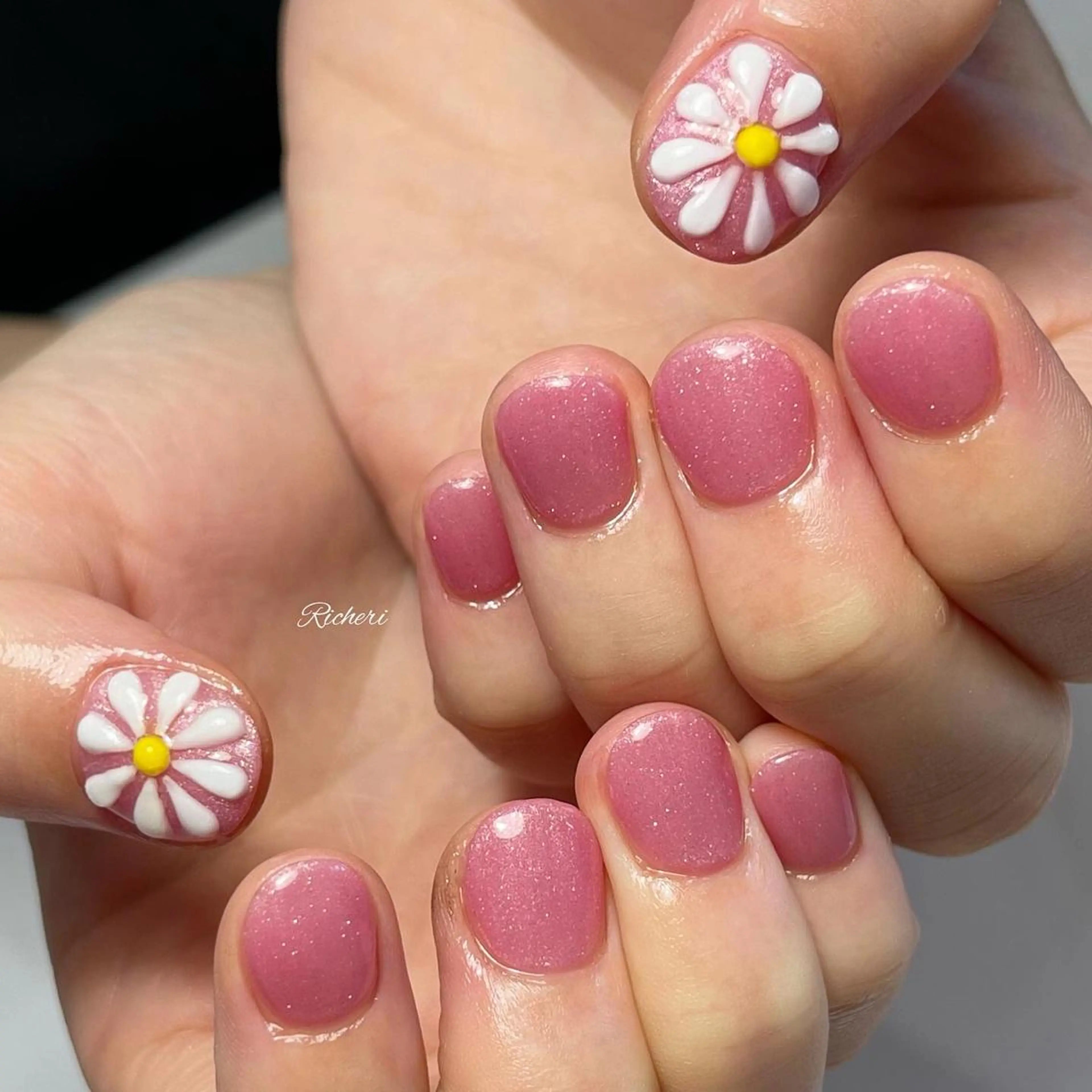 ミディアム ネイル 韓国風ヘア アートネイル フラワーネイル フレンチネイル ジェルネイル richeri beautyのエステ・リラクイメージ