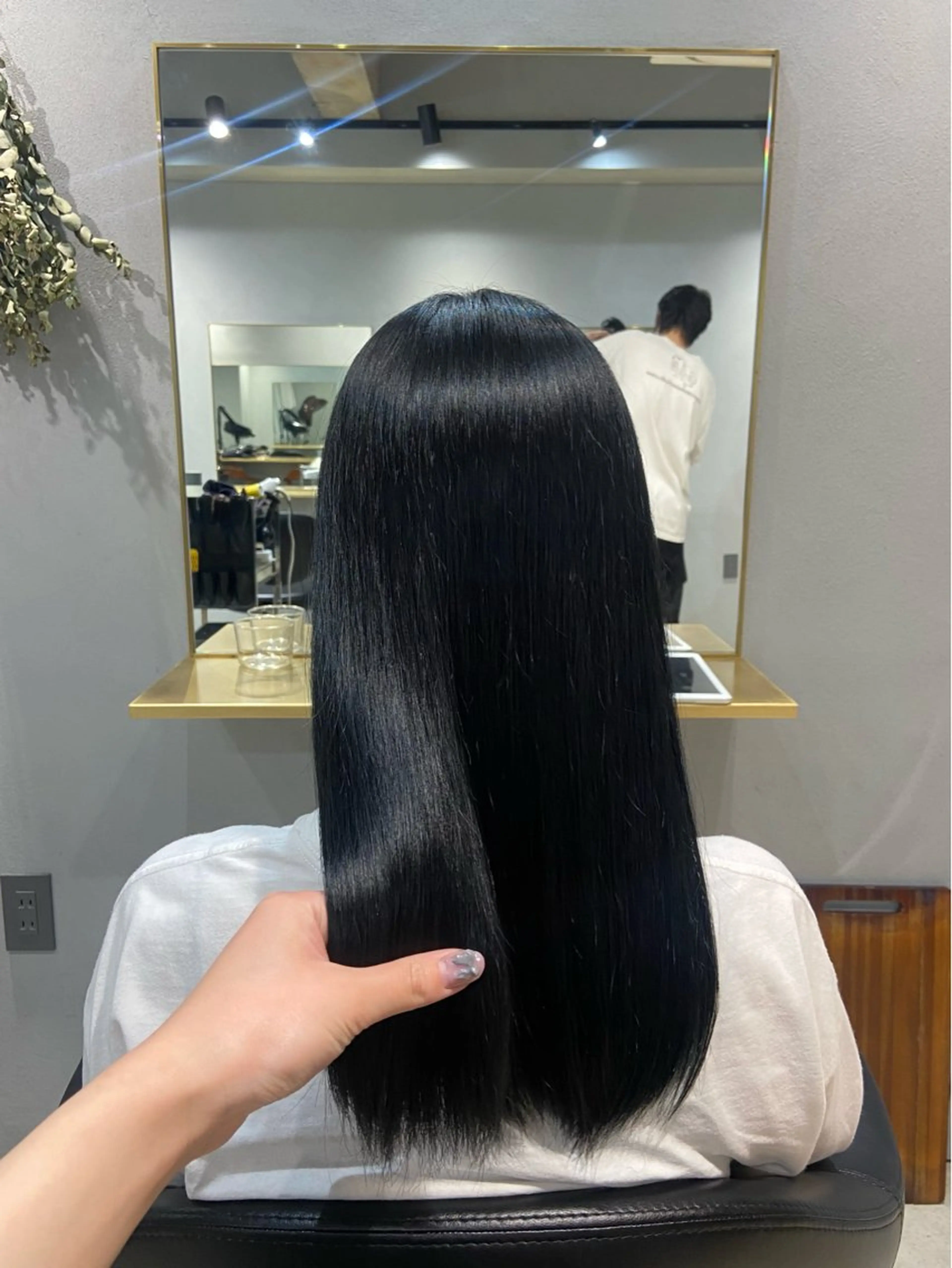 カラー 黒髪 ブルーカラー ブルーブラック 【arc】 佐藤未希穂/レイヤーのヘアスタイル