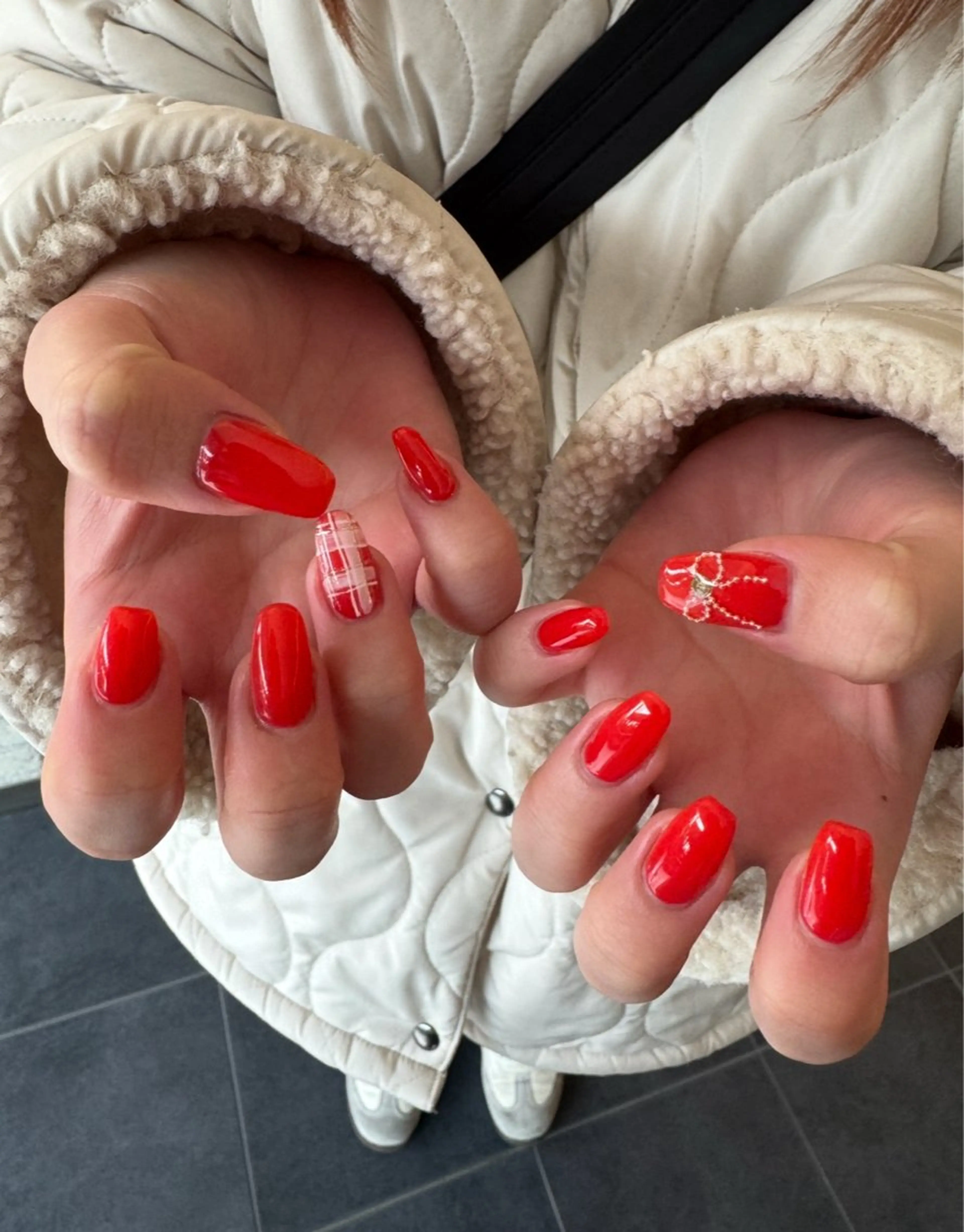 ネイル 成人式 キラキラネイル ニュアンスネイル オフィスネイル シンプルネイル ハンドネイル ハンドケア Lililas サロン&スクールのネイルデザイン