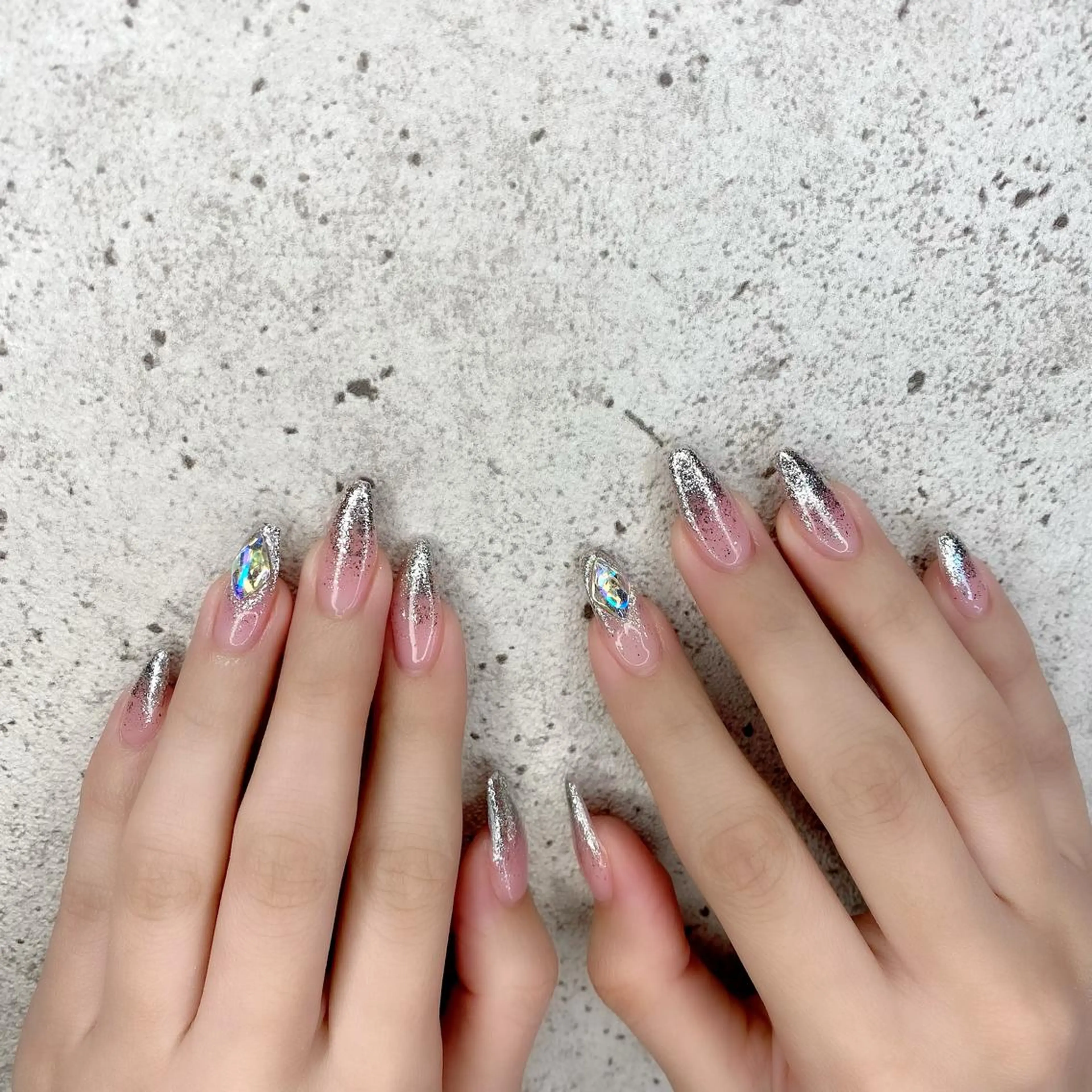 ロング カラー パーマ ヘアアレンジ メンズ キッズ ネイル マツエク・マツパ アイブロウ 成人式 グラデーションカラー シルバー 成人式 ゴージャス Salon Ｋのネイルデザイン