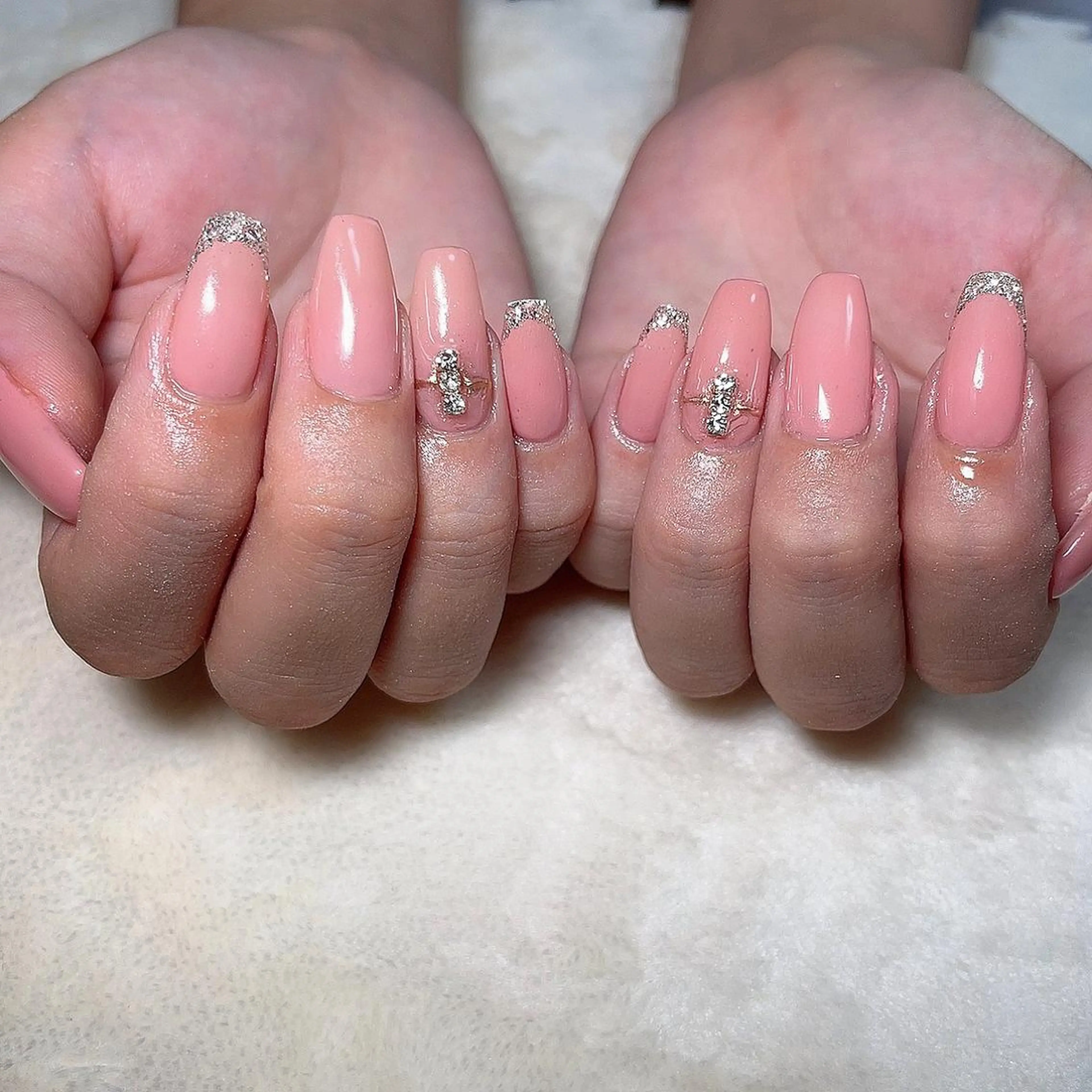 セミロング 知花 梨花のネイルデザイン