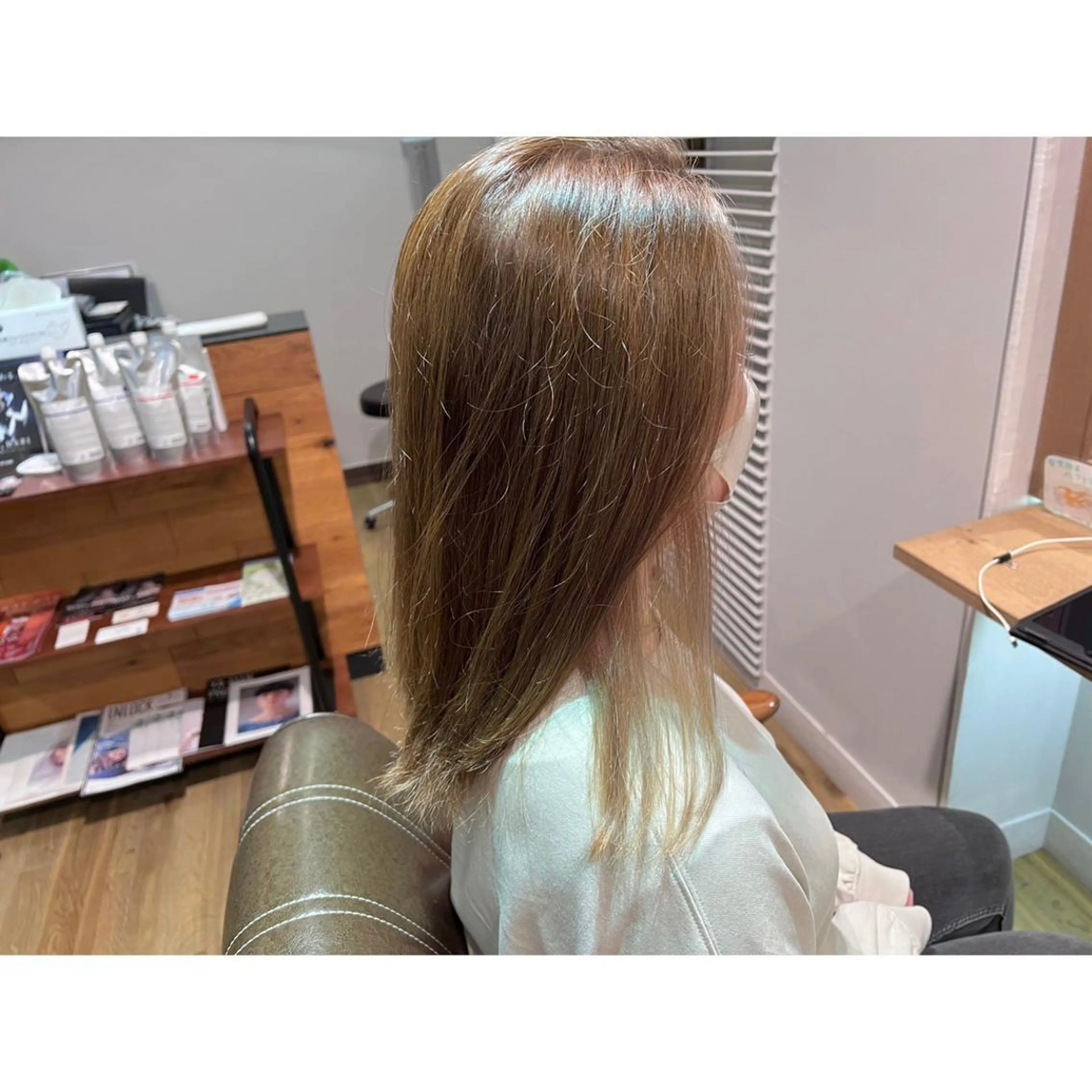 ロング カラー ベージュカラー シアーベージュ ヘアカラー トリートメント ツキダテ ユイのヘアスタイル