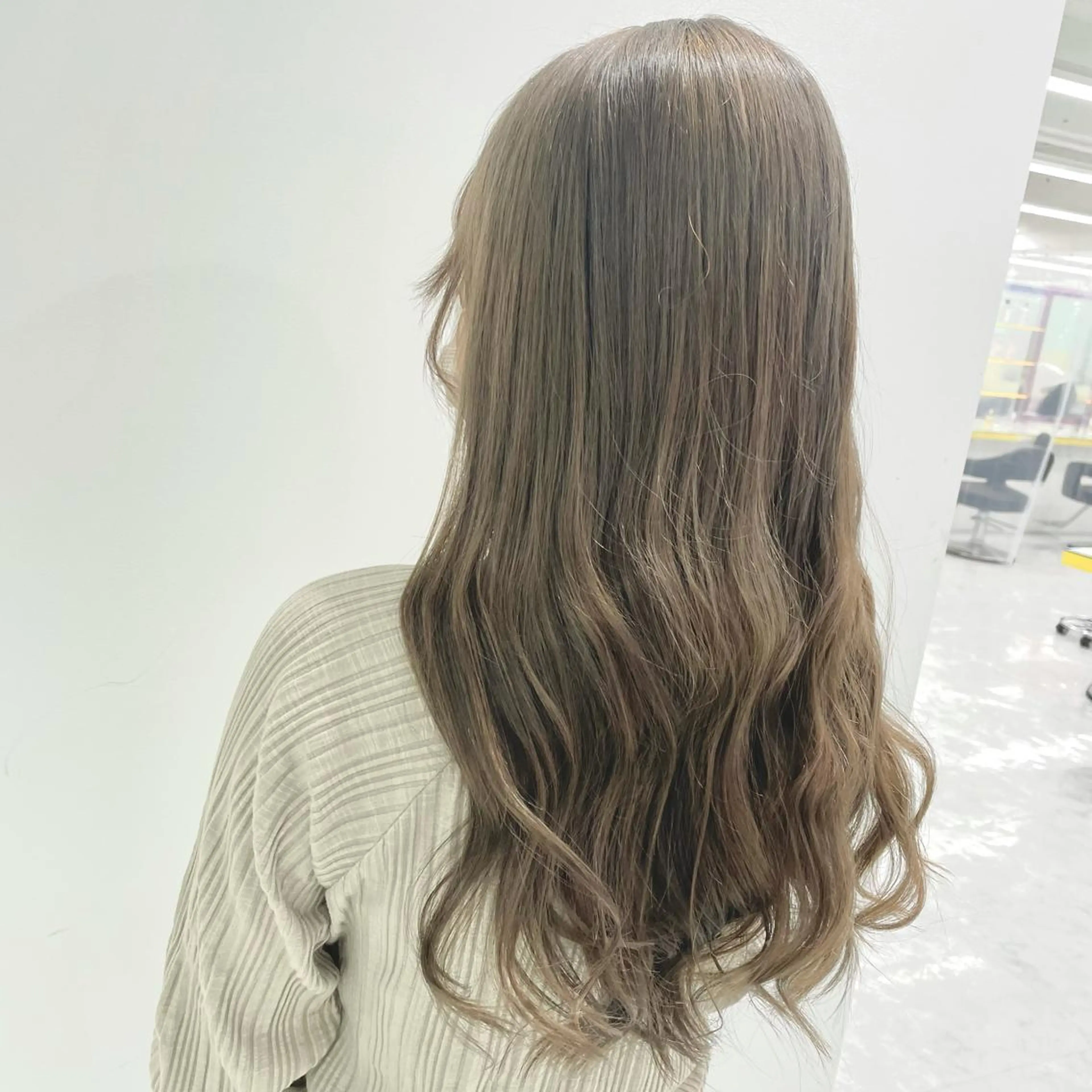 ミディアム カラー ヘアアレンジ ヘアカラー ☁️縮毛矯正✖️ 透明感☁️りくのヘアスタイル