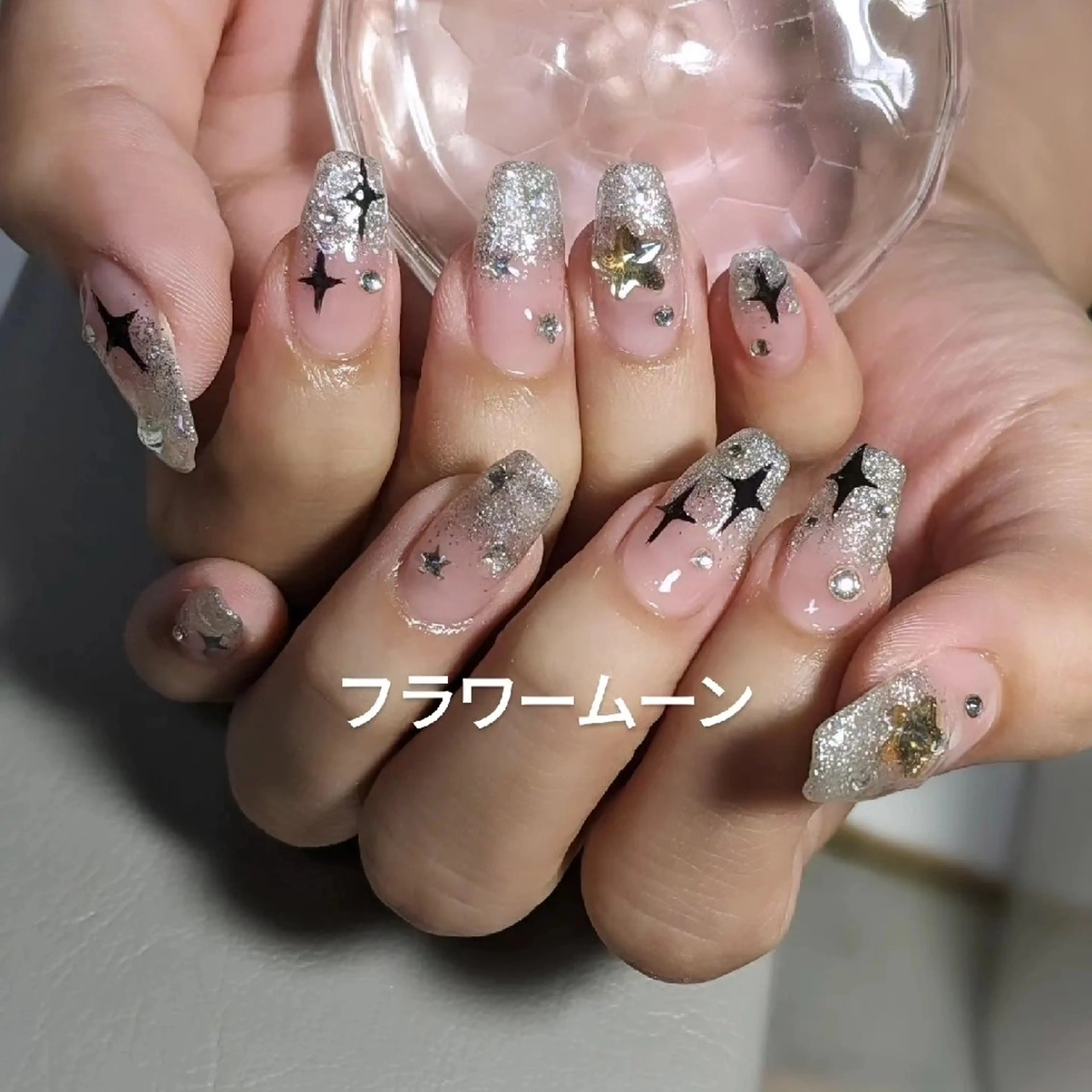 ネイル アートネイル グラデーション フラワー ムーンのネイルデザイン