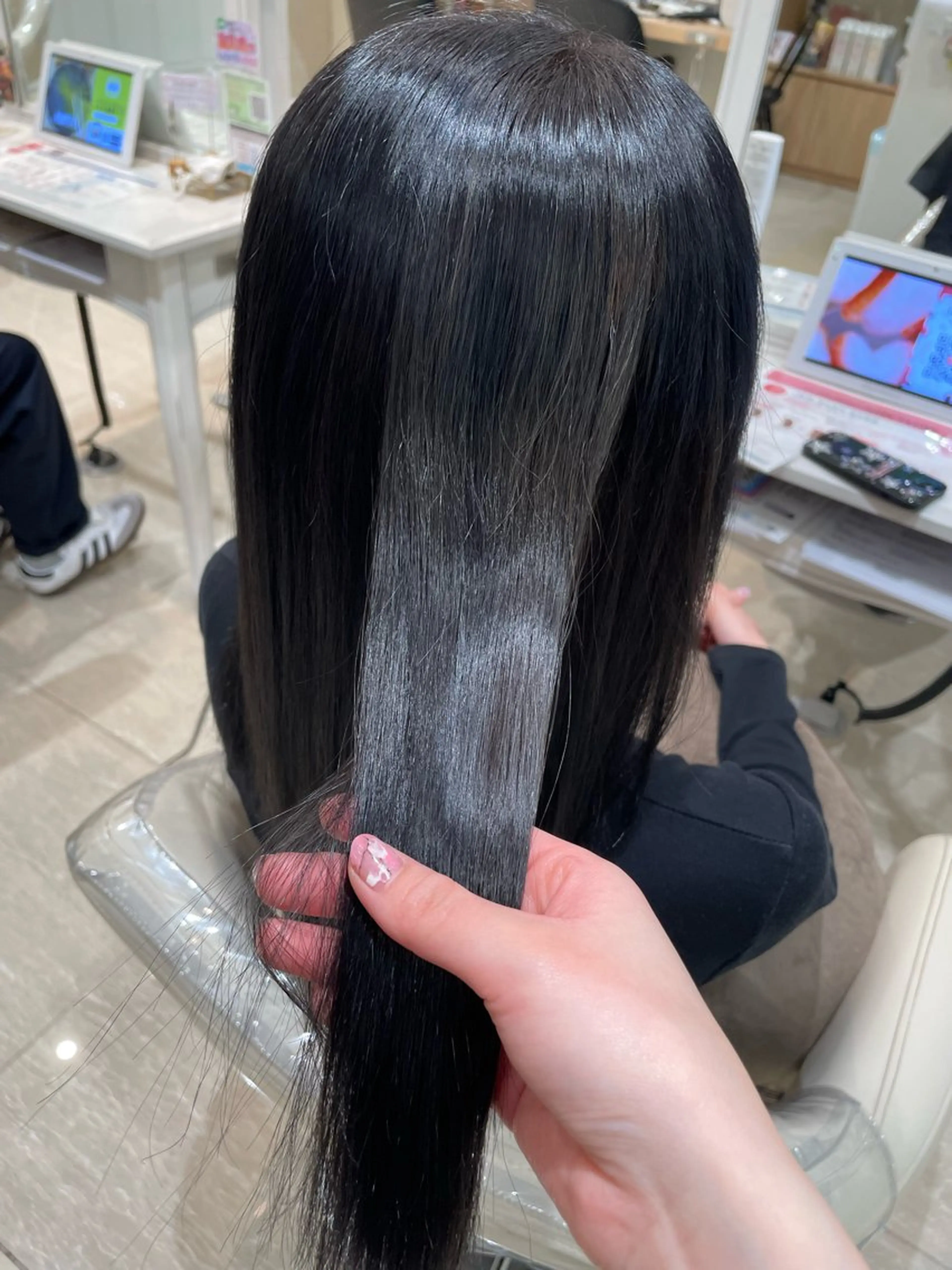 セミロング トリートメント 酸性ストレート レイヤー×ハイライト 🌷RINA🌷のヘアスタイル