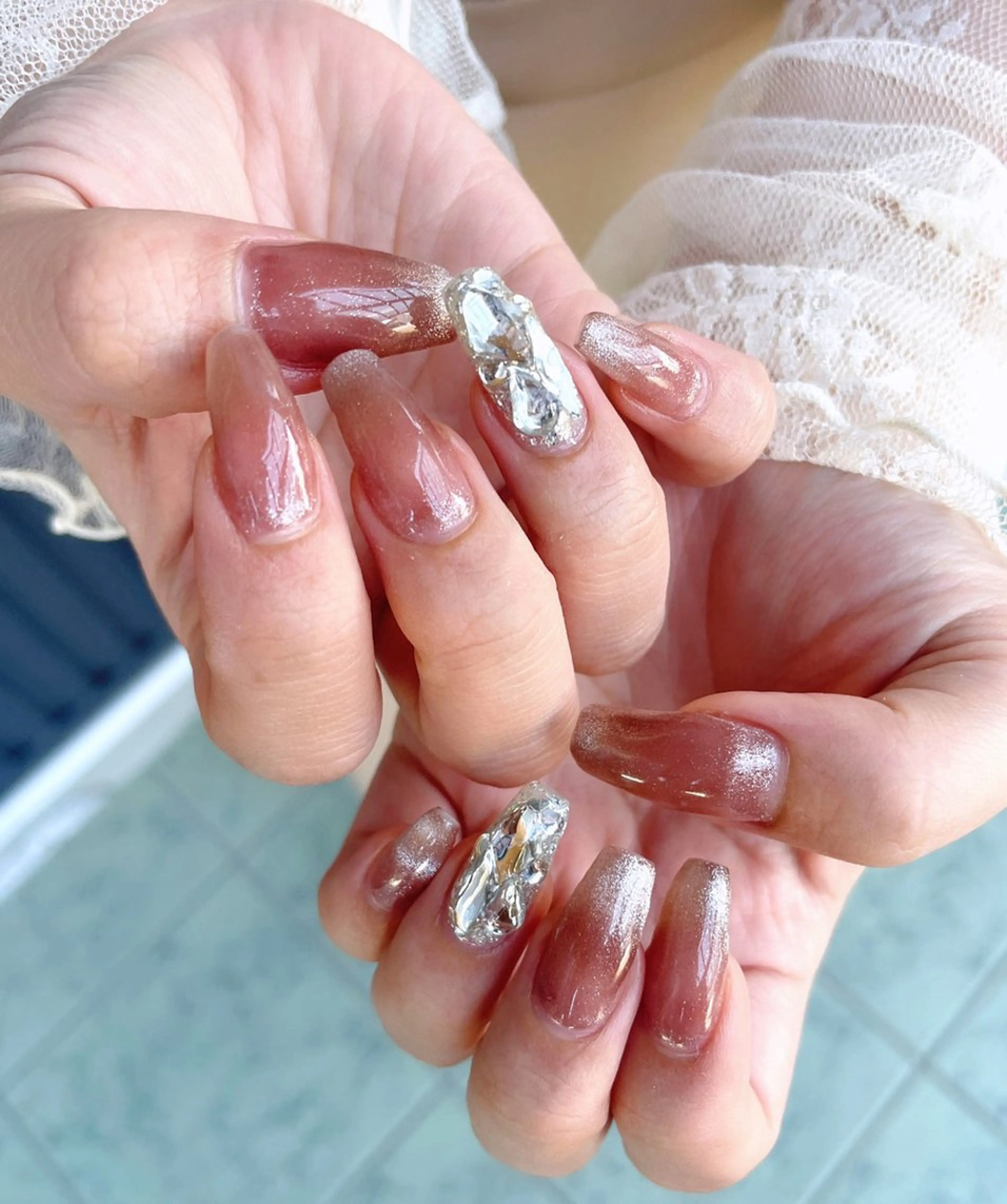 ネイル フレンチネイル マグネットネイル マグネットフレンチ ストーンネイル nailroom.. shikiのネイルデザイン