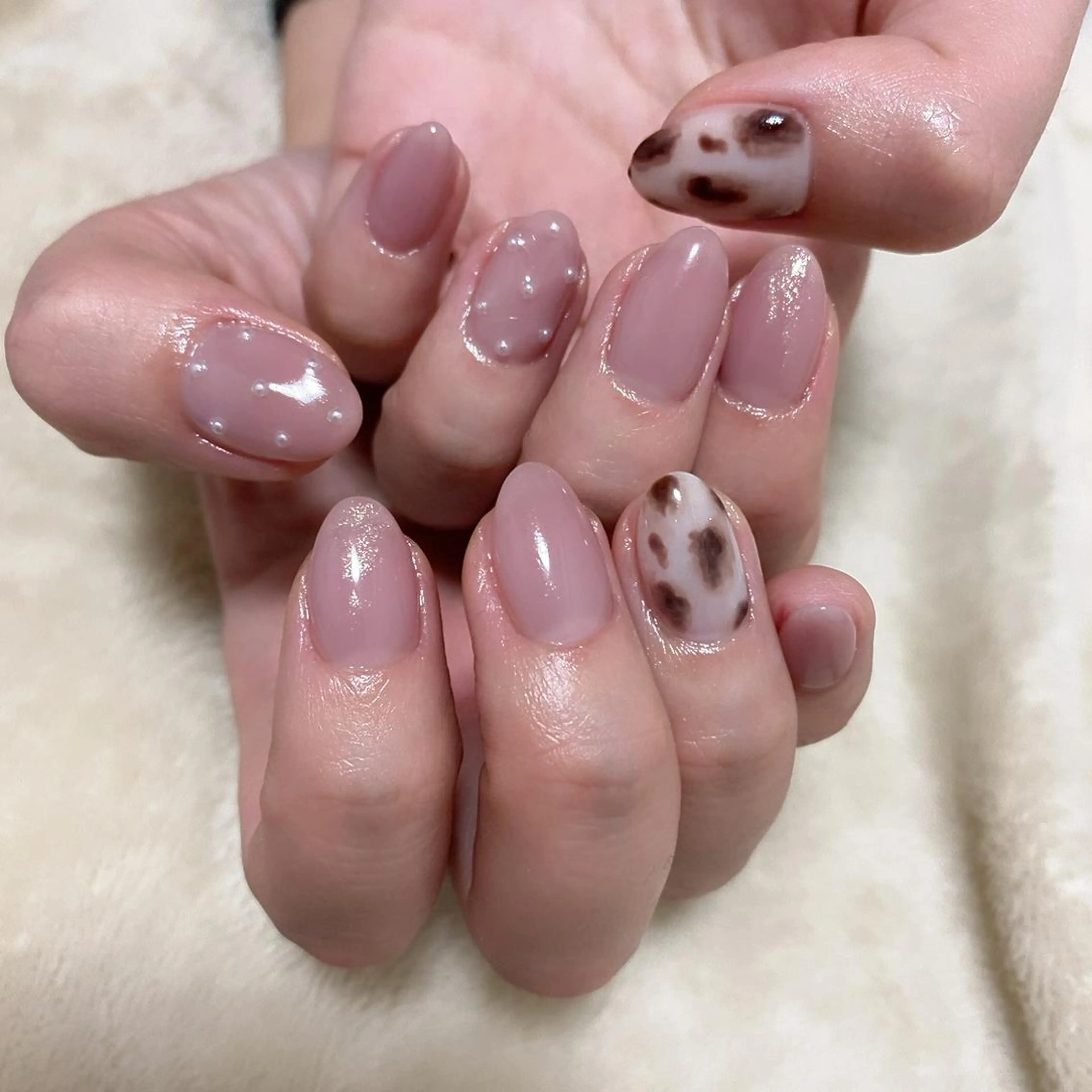 ネイル アニマル柄 ニュアンスネイル 小河原 舞のネイルデザイン