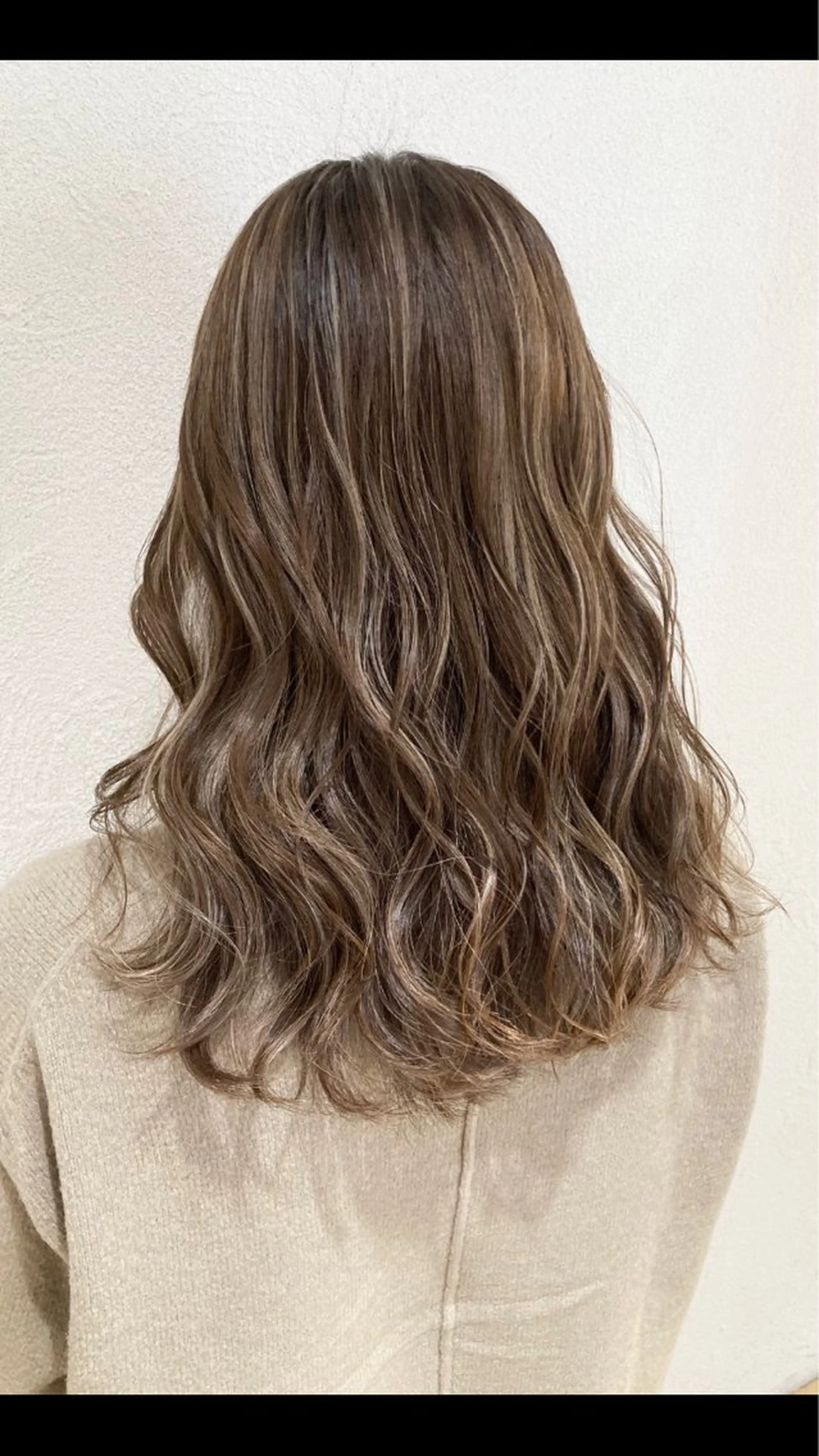 ロング カラー ベージュカラー ハイライトカラー ハイライト GOTODAY シェアサロン梅田NU茶屋町店所属・髪質改善/艶カラー 縮毛矯正/みほのヘアスタイル