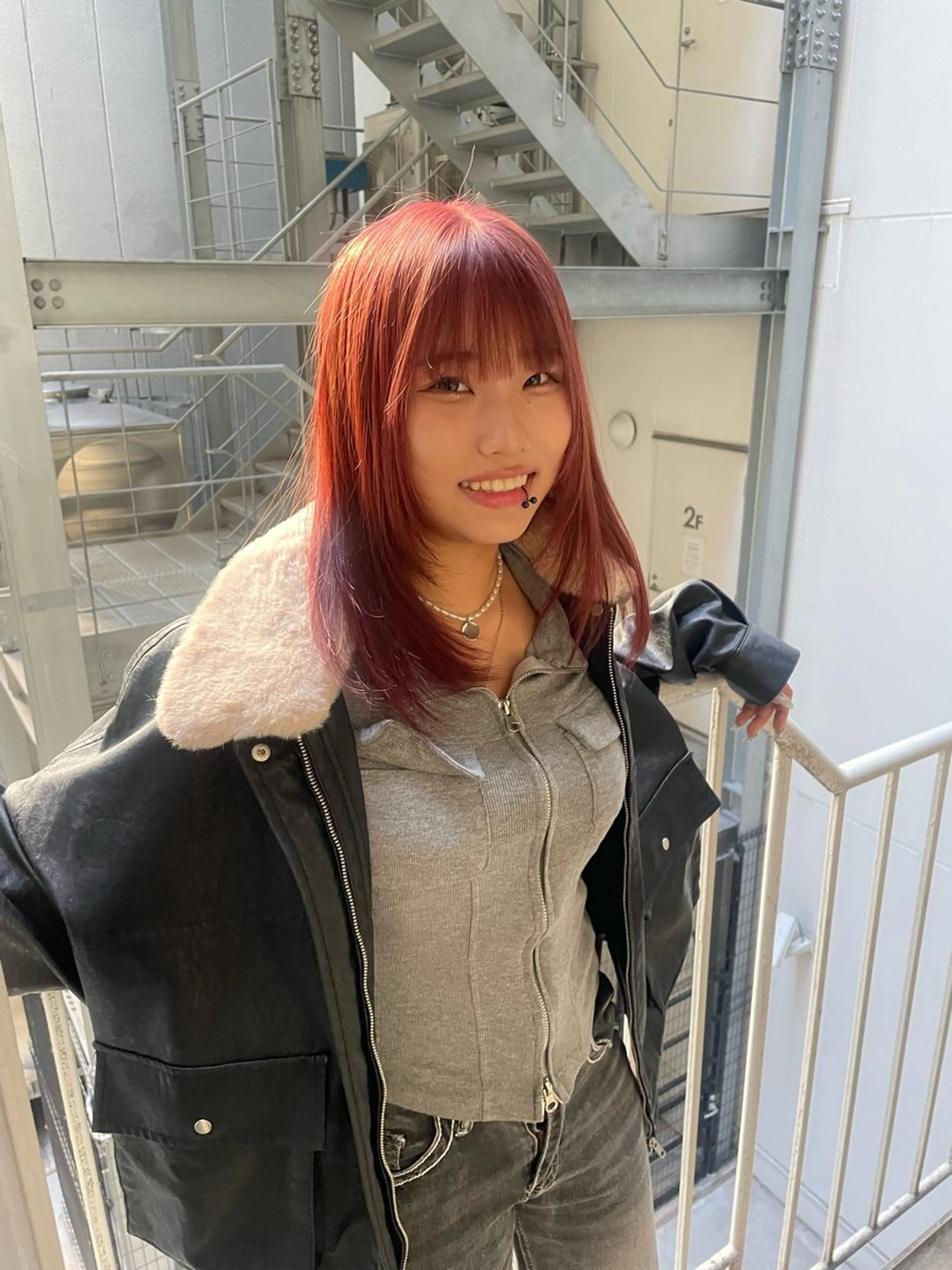 セミロング カラー レッドカラー ミユル/ 盛れるエクステ🎀✨のヘアスタイル