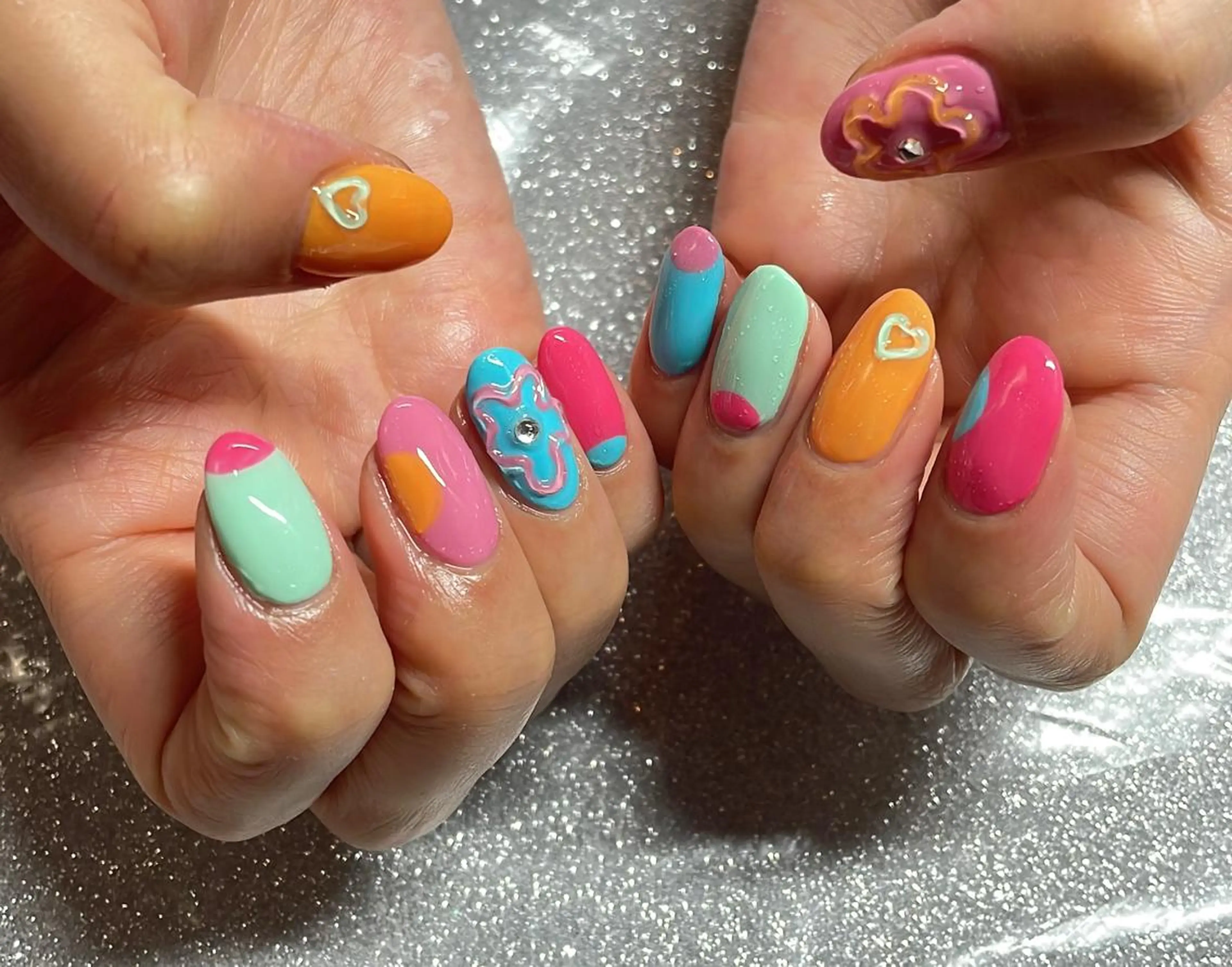 ネイル ハンドネイル VIERU 🌈🎀💖のネイルデザイン