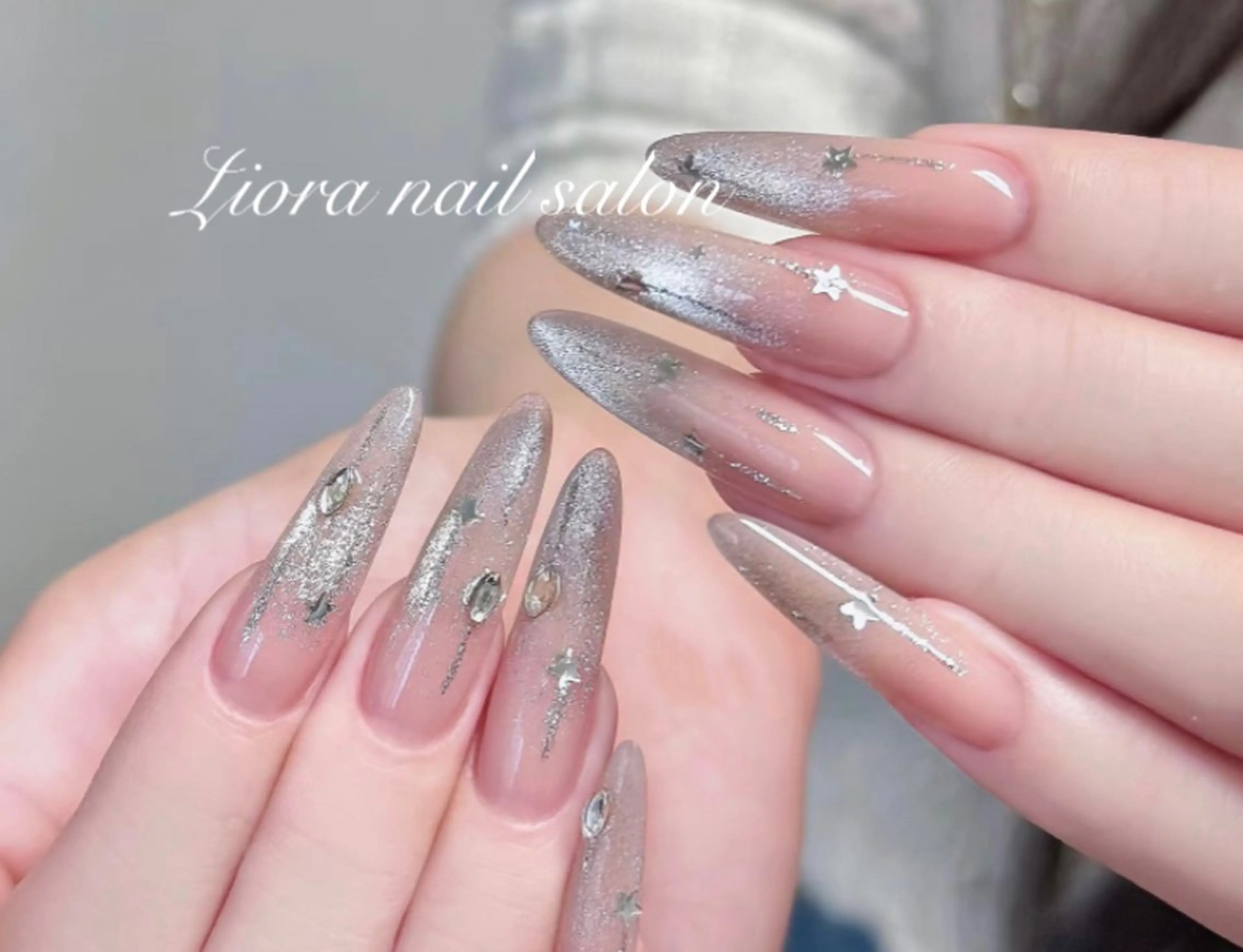 ネイル フレンチネイル ジェルネイル ガーリー グラデーション キラキラネイル ハンドネイル Liora nail 1のネイルデザイン