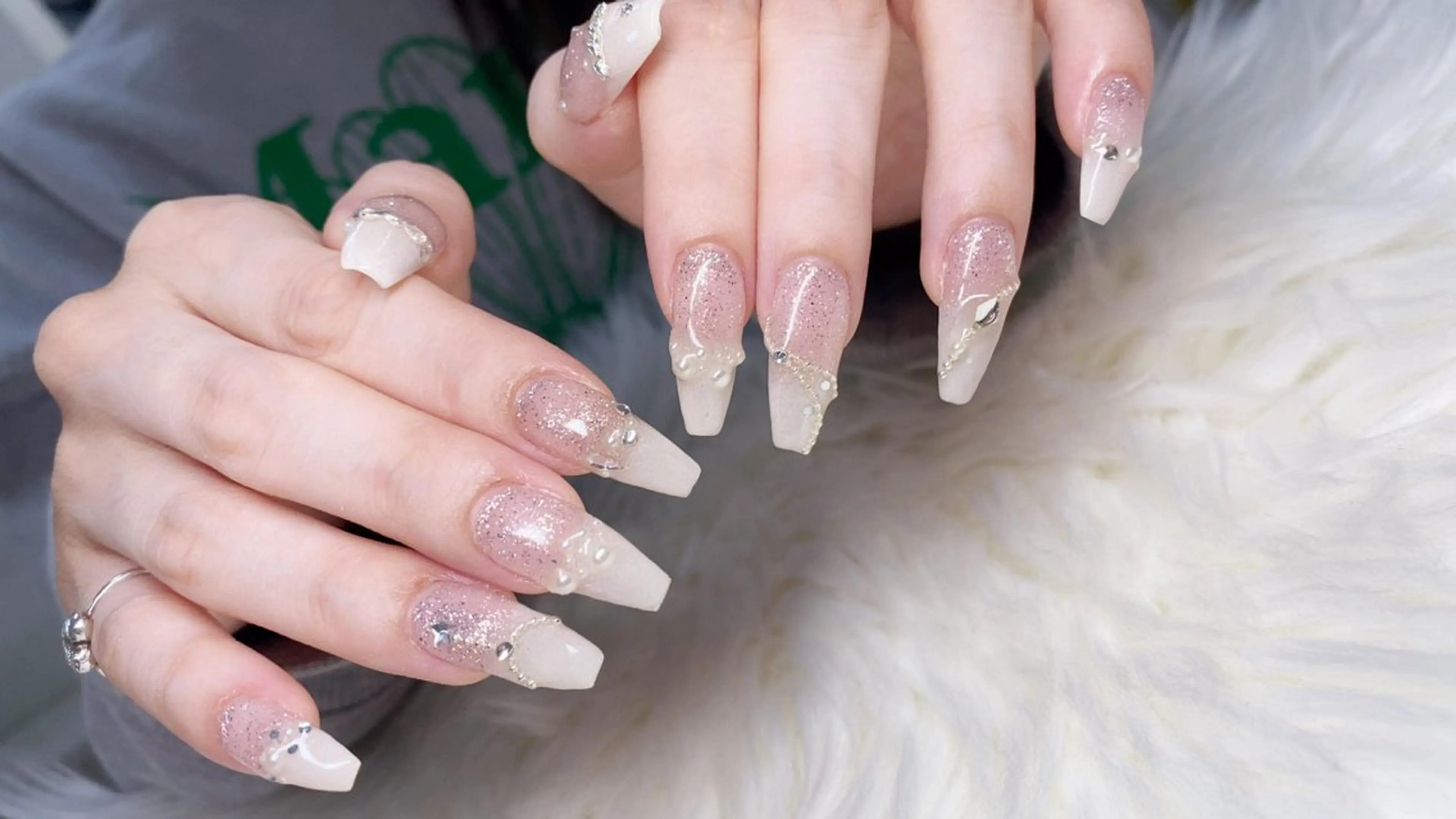 ネイル フレンチネイル グラデーション マグネットネイル ニュアンスネイル オフィスネイル ハンドネイル ハンドケア Hara Nail 【パラジェル使用】のネイルデザイン