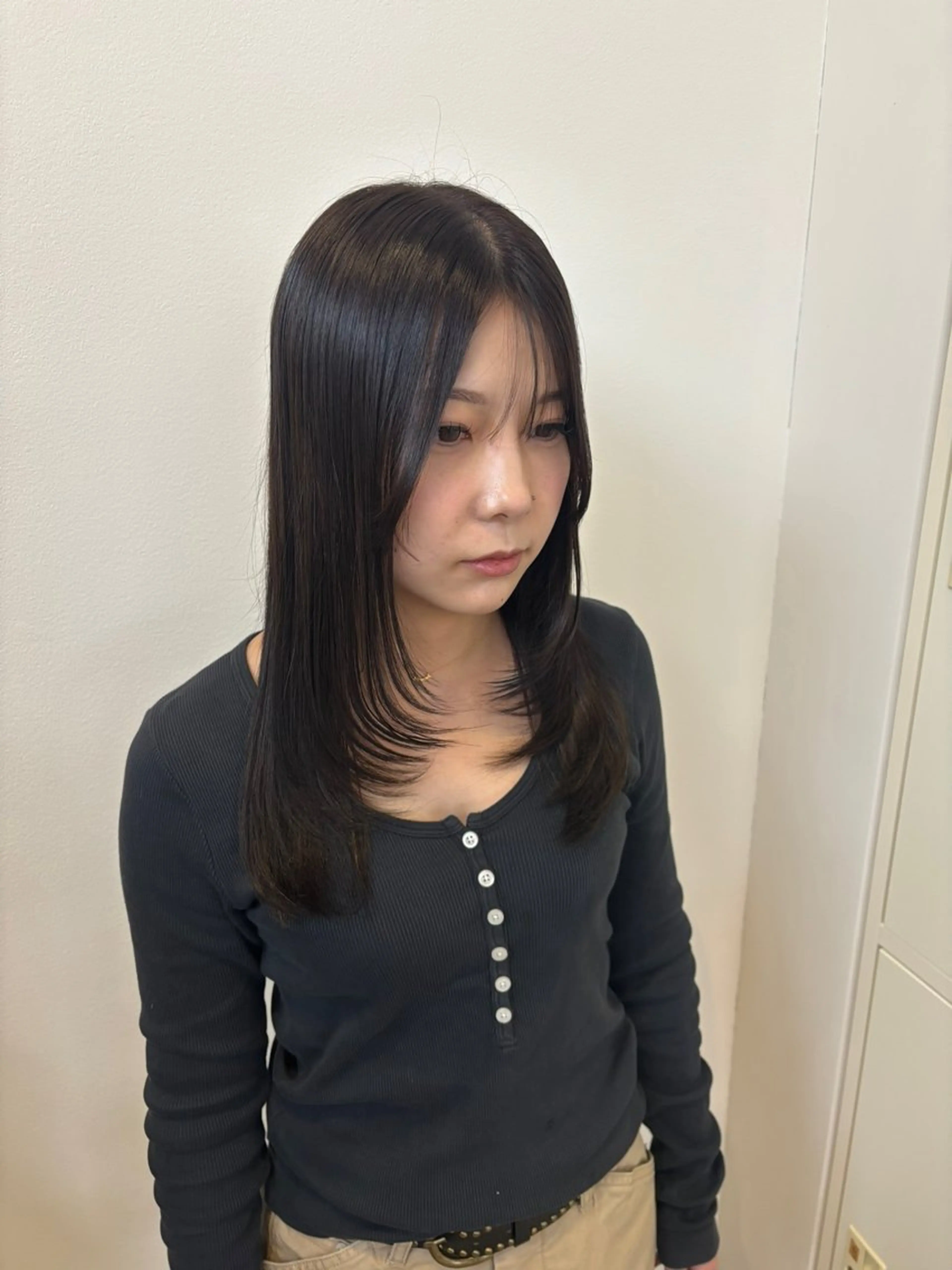 セミロング 顔まわりレイヤー 顔周りカット レイヤーカット カット ヘアカラー トリートメント 田中 梨緒のヘアスタイル