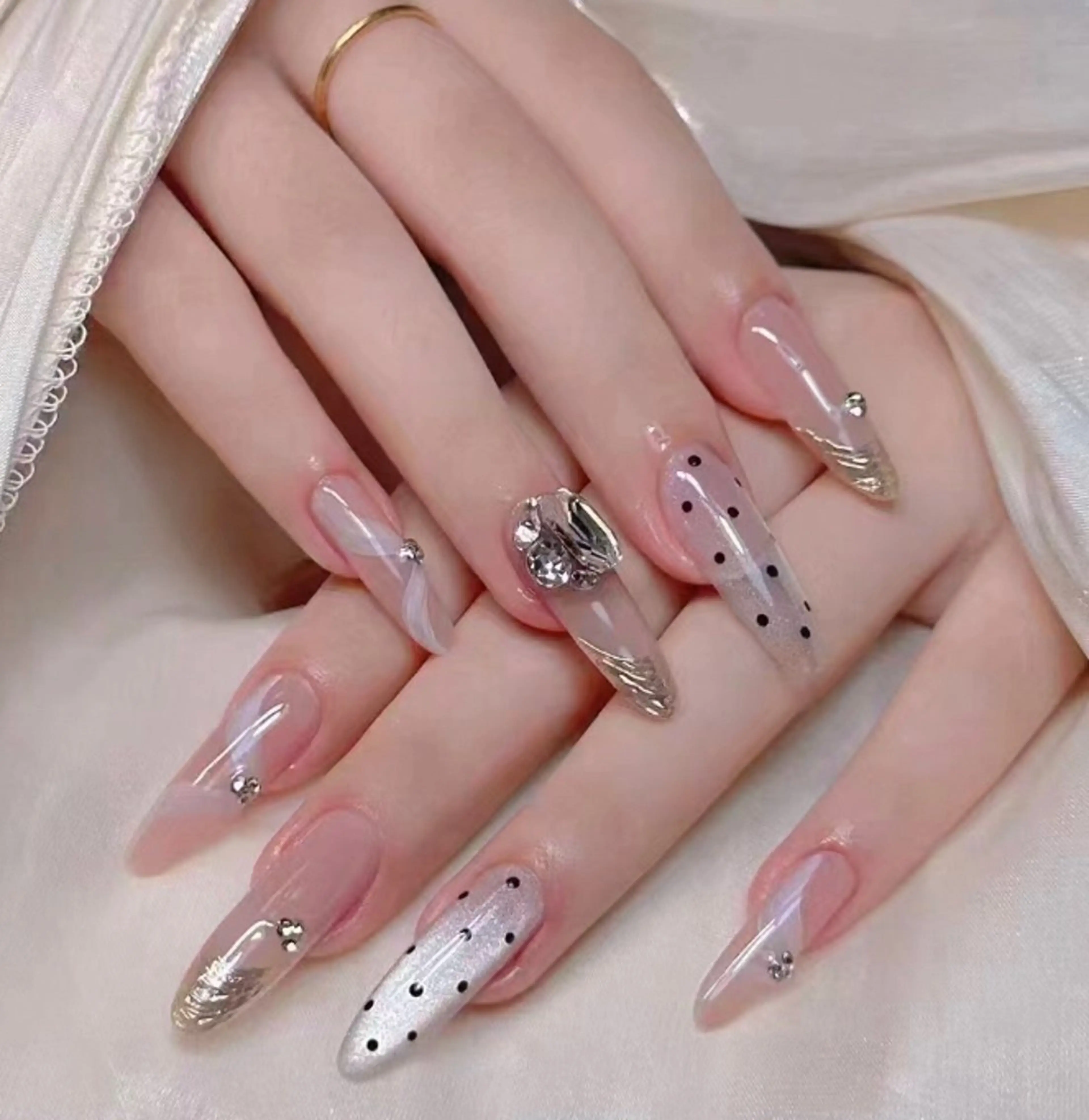 ネイル LR.ONE ヨウのネイルデザイン