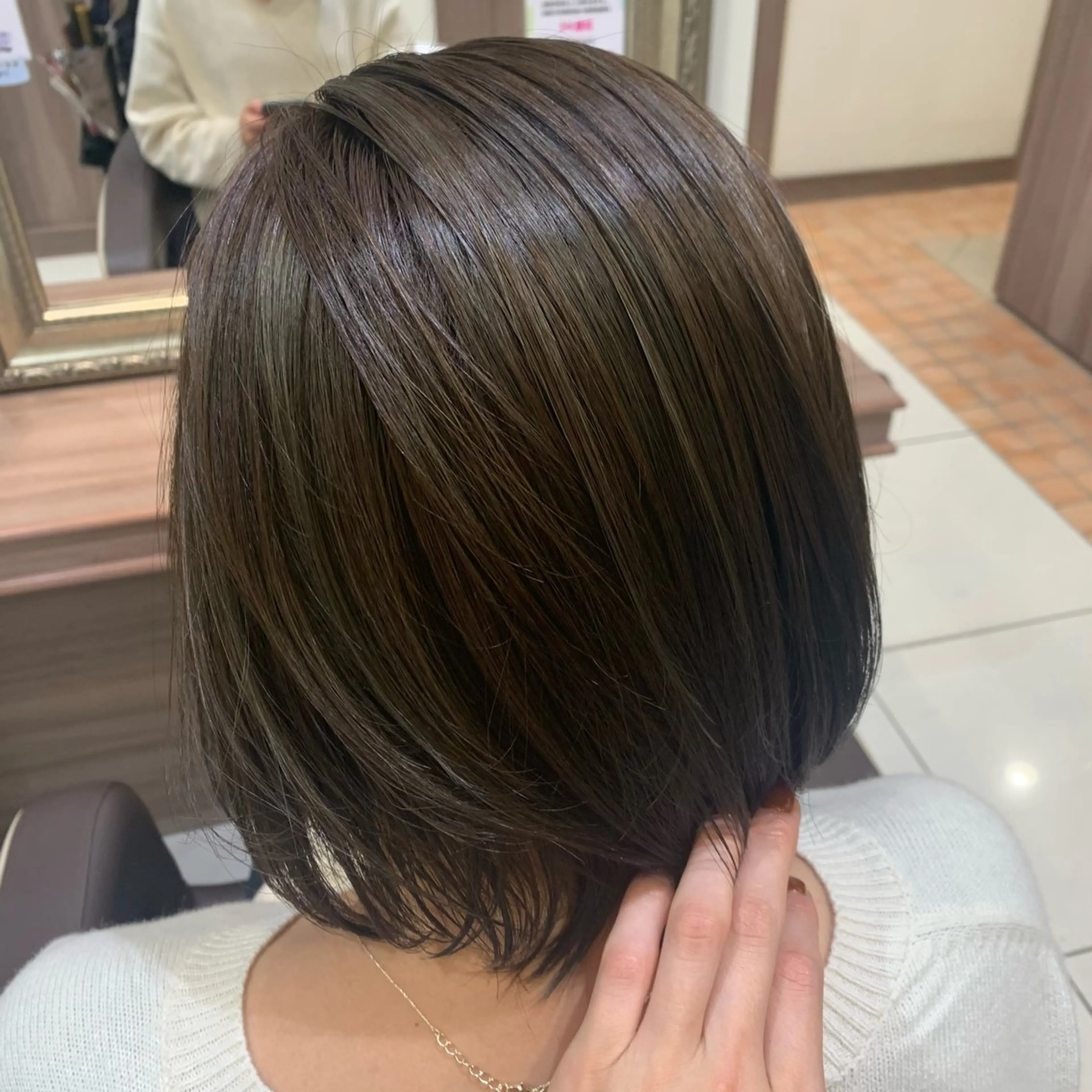 ミディアム カラー カット ヘアカラー ナチュラル暖色カラー 🤎 佐藤栞のヘアスタイル