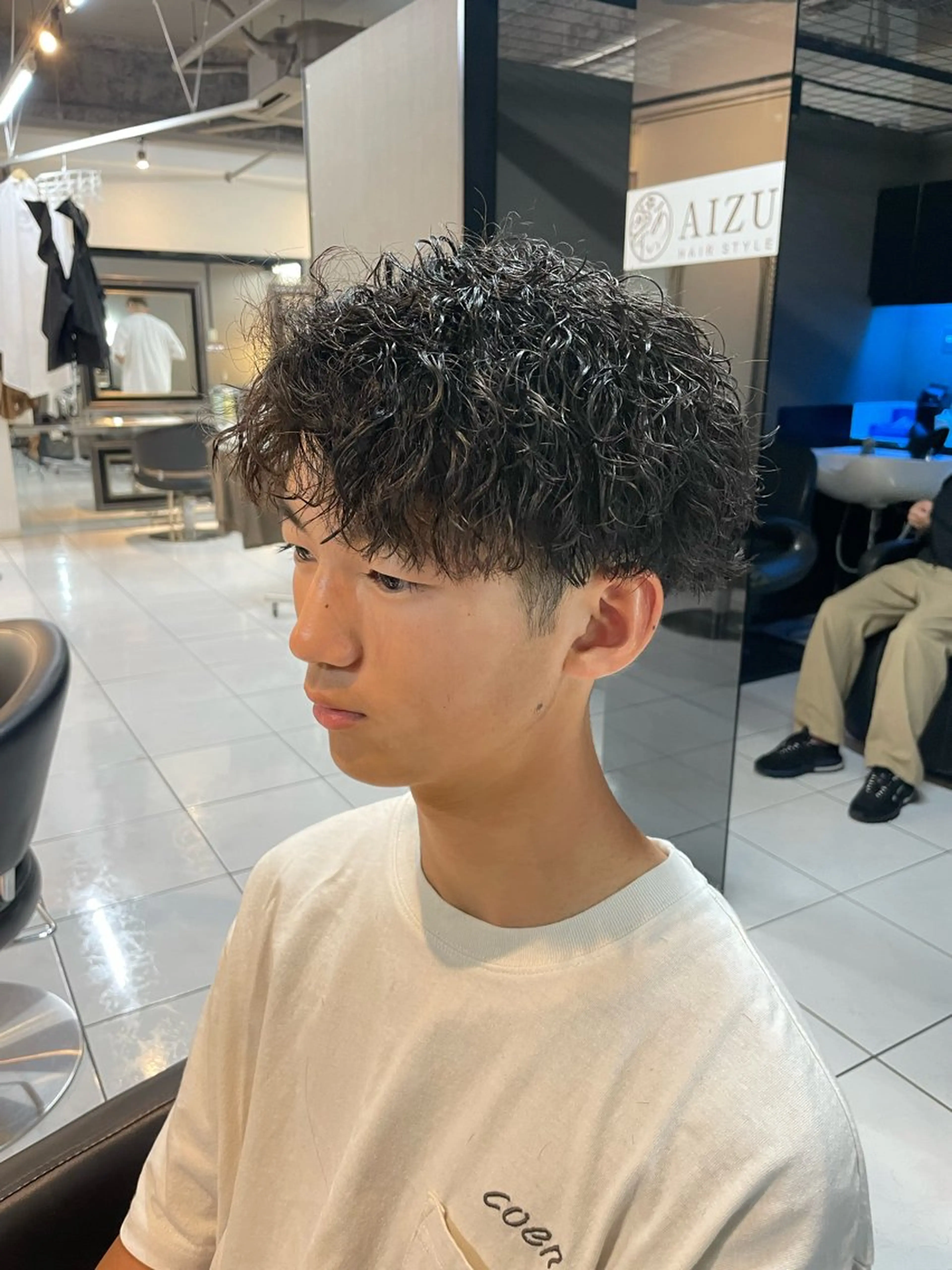 ショート カラー パーマ メンズ メンズパーマ ツイストスパイラルパーマ 波巻きパーマ スパイラルパーマ カット パーマ 🔥お値段以上🔥 メンズ特化たかひろのヘアスタイル