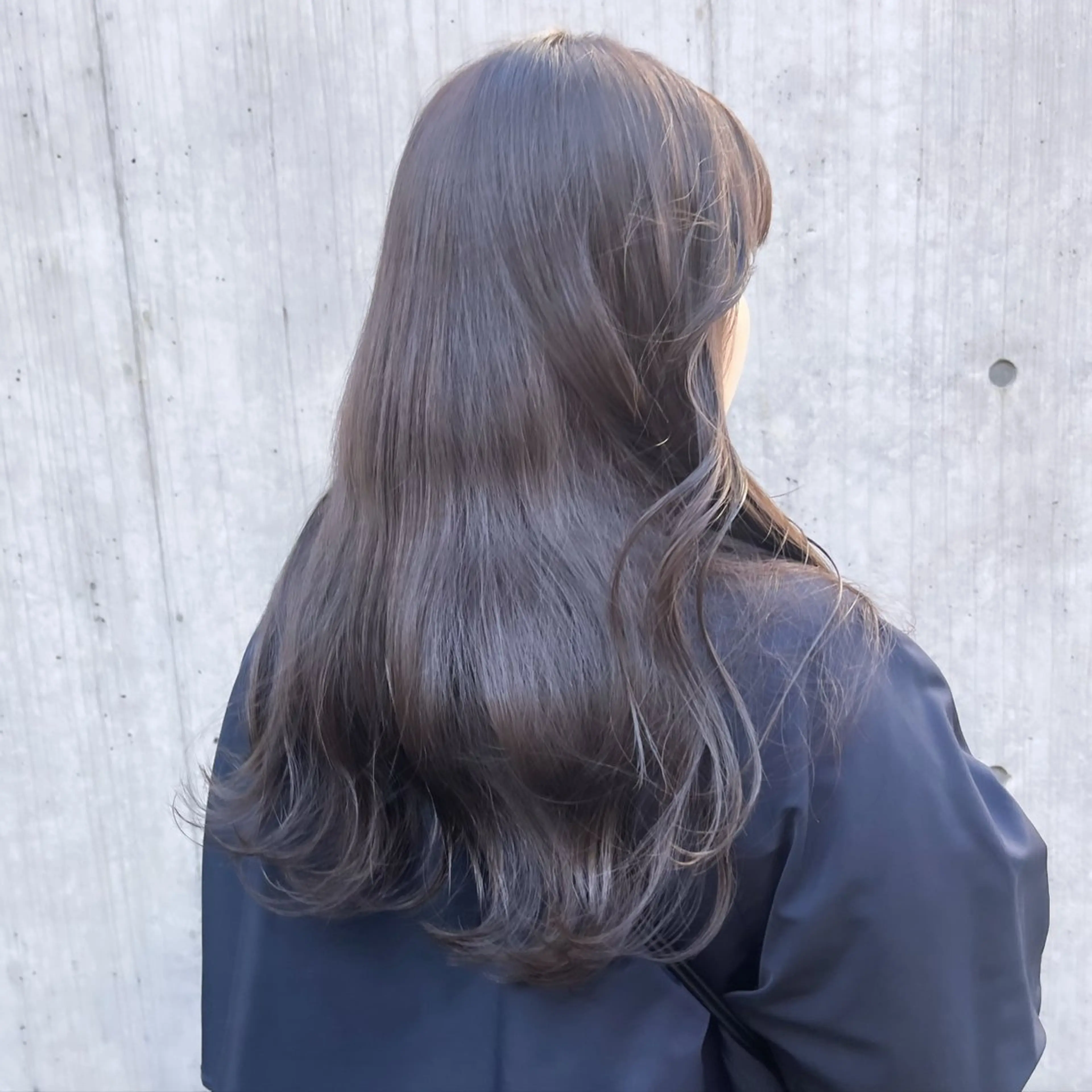 セミロング カラー アッシュ アッシュブラウン アッシュグレー アッシュグレージュ ベージュカラー ヘアカラー トリートメント ヘッドスパ ヘアセット カジュアルを女っぽく 𝗮𝘆𝗮𝗰𝗼のヘアスタイル