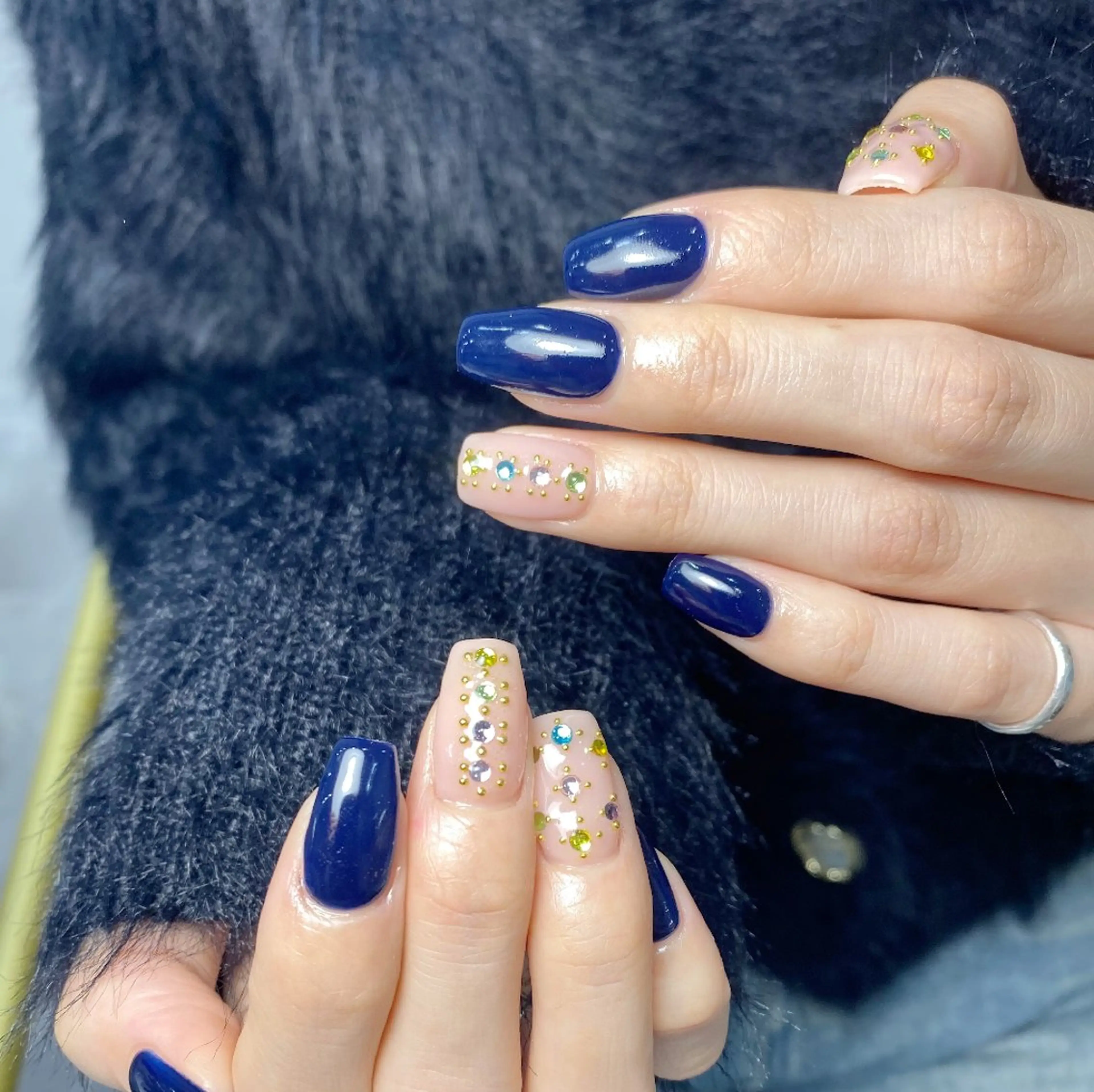 ネイル チークネイル 長さ出し フレンチネイル ジェルネイル キラキラネイル ハンドネイル UM Nail Salonのネイルデザイン