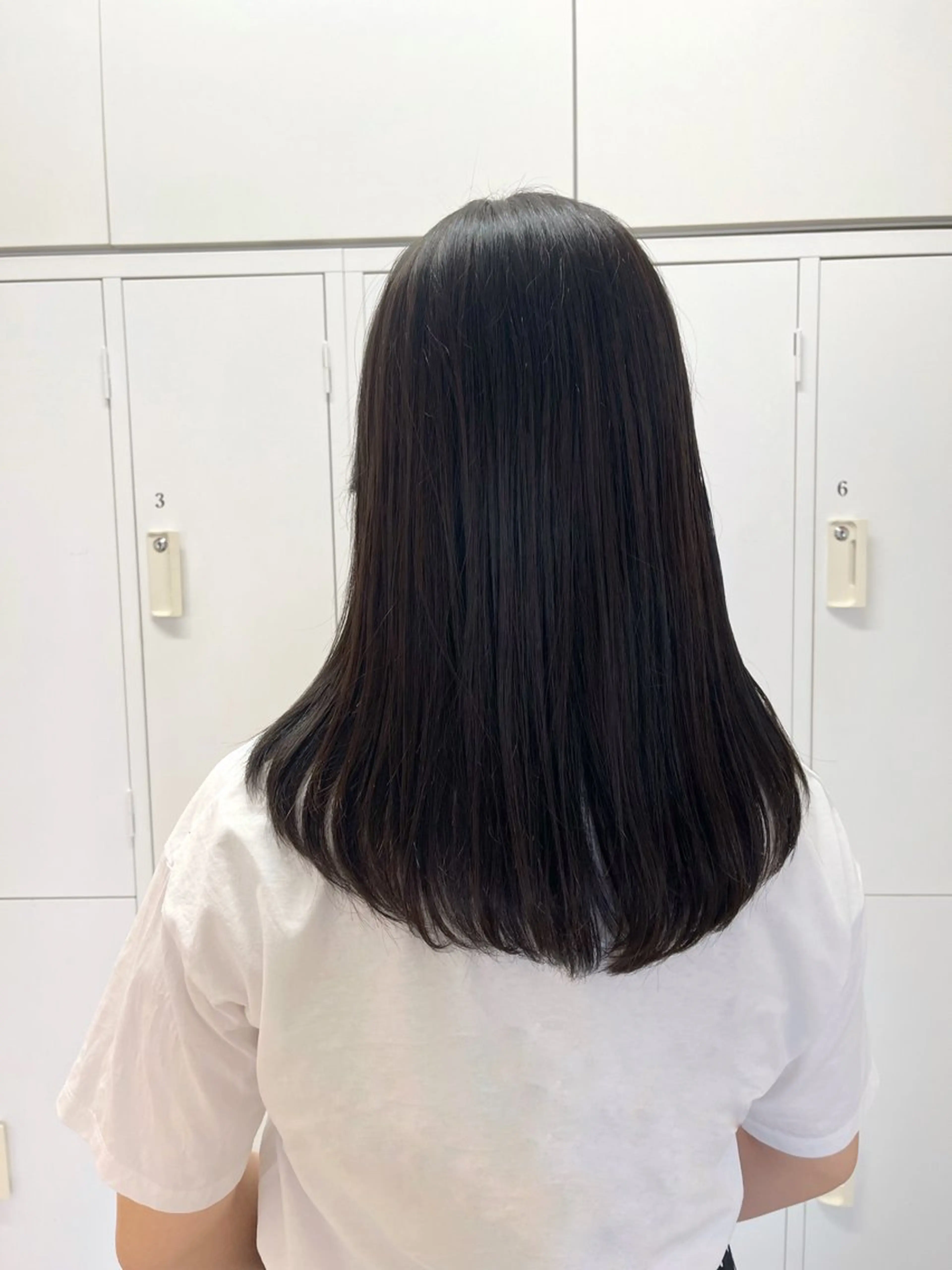 セミロング カラー アッシュ 透明感カラー 池田 未瑠のヘアスタイル