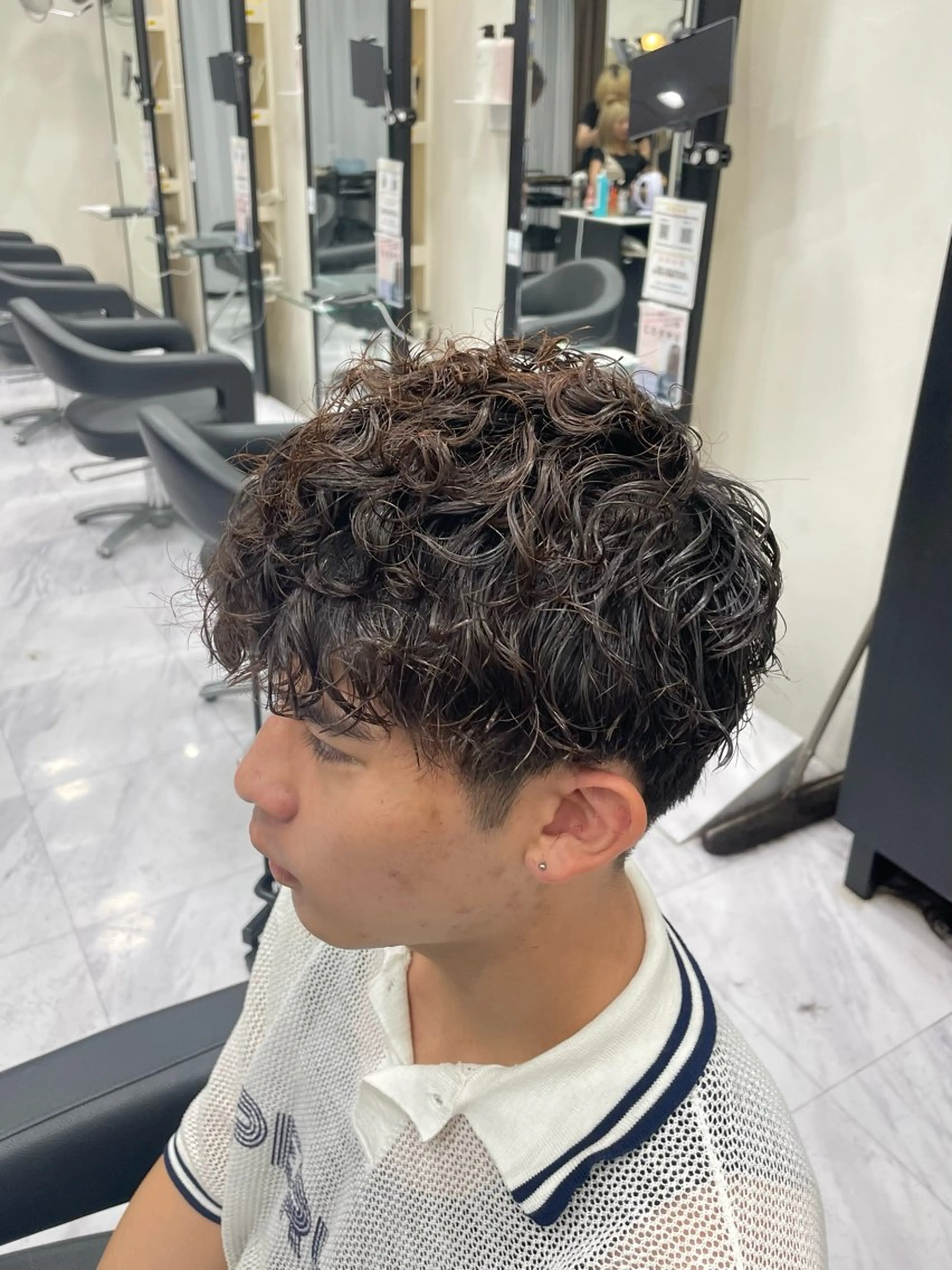 ショート パーマ メンズ マッシュ メンズパーマ デート ショートヘア スパイラルパーマ 🐥くまがい💛 ダブルカラー／パーマのヘアスタイル