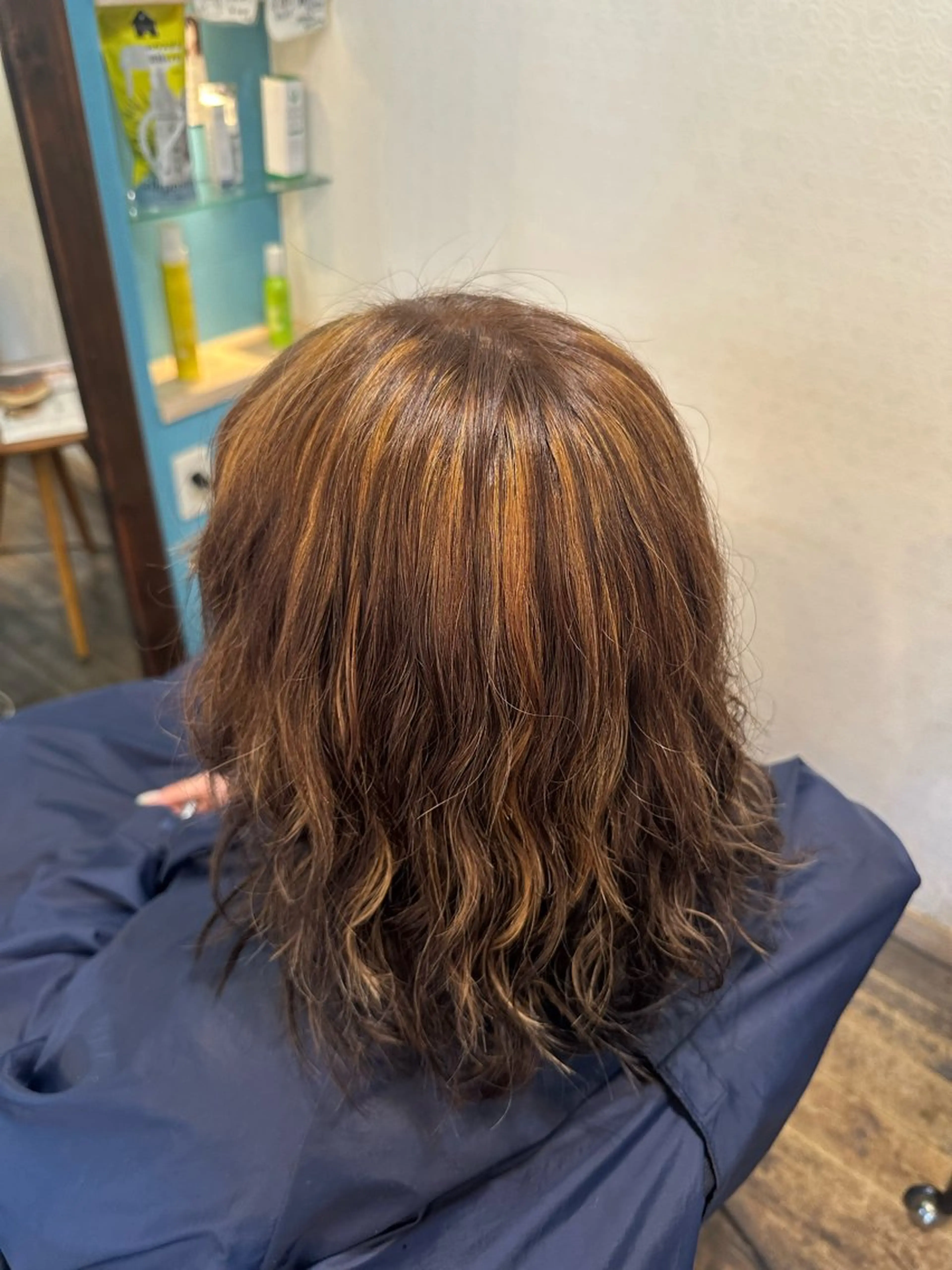 ミディアム カラー ミディアムパーマ ハイライトカラー ハイライト ヘアカラー 安達 望のヘアスタイル