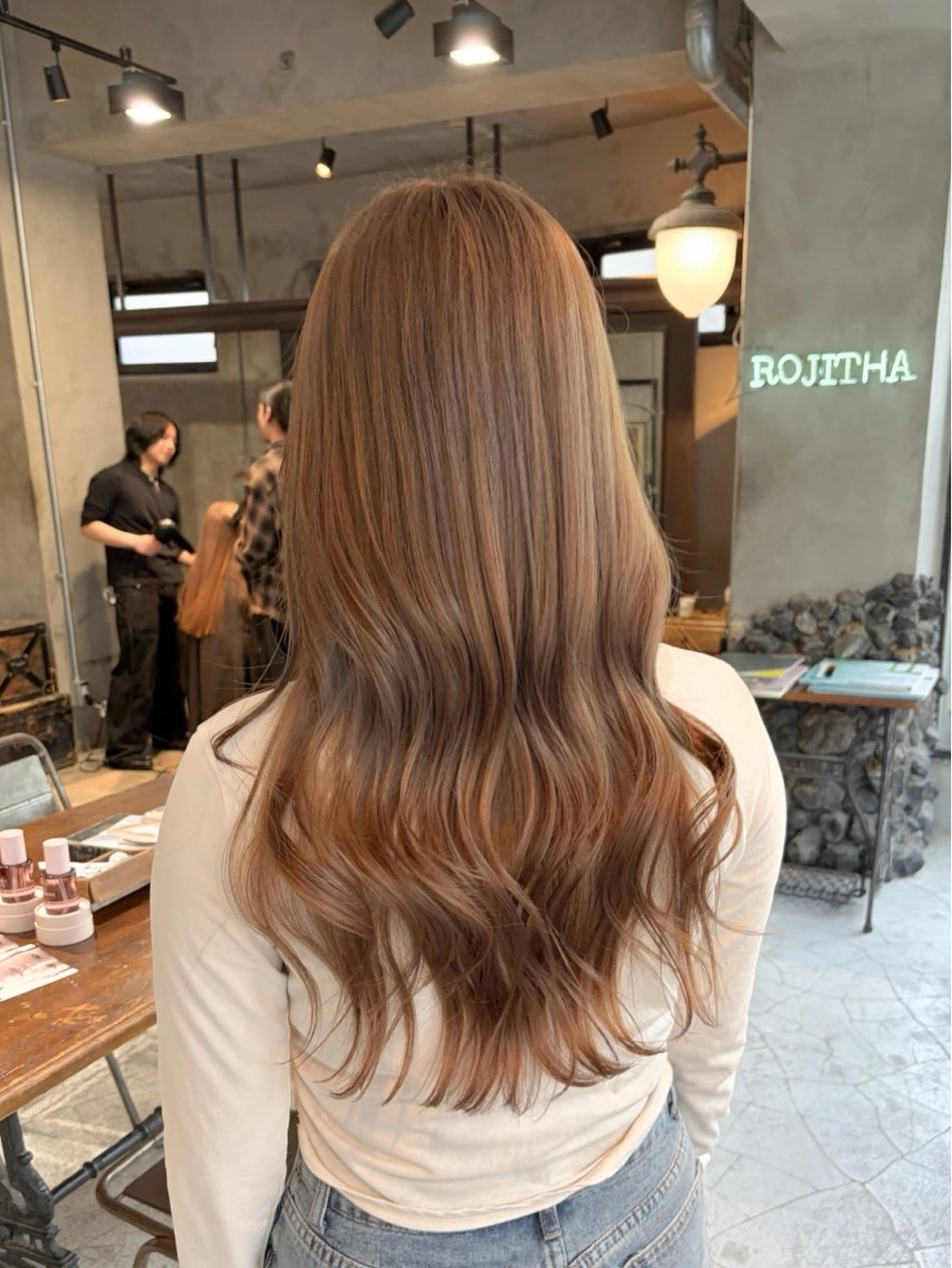 ロング カラー ベージュカラー ブロンド ハイトーンカラー ハイトーンベージュ ミルクティーベージュ カット ヘアカラー トリートメント ヘアセット 似合わせハイトーン 🍯ayumi🍯のヘアスタイル