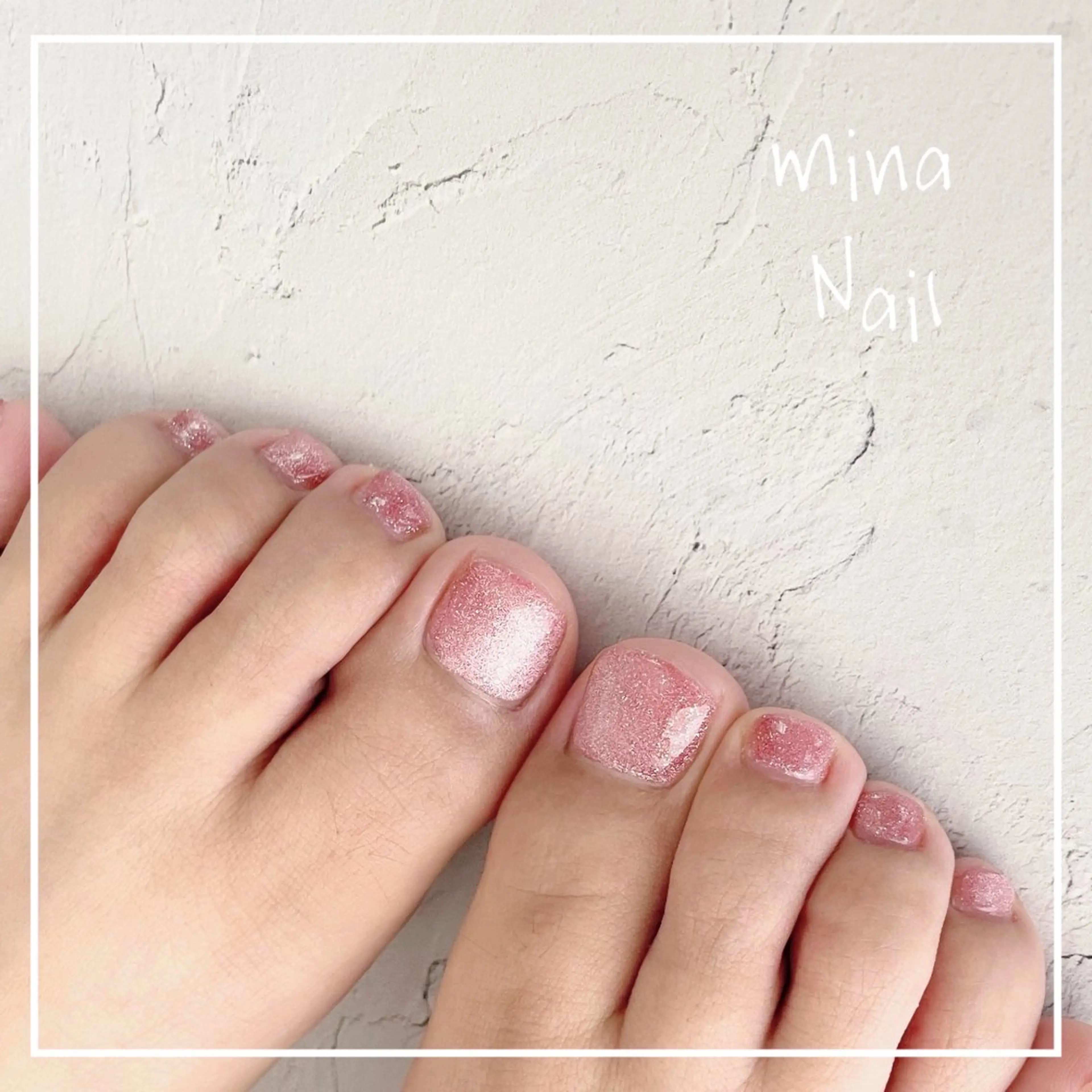 ネイル フットネイル キラキラネイル マグネットネイル ワンカラーネイル ピンク mina Nailのネイルデザイン