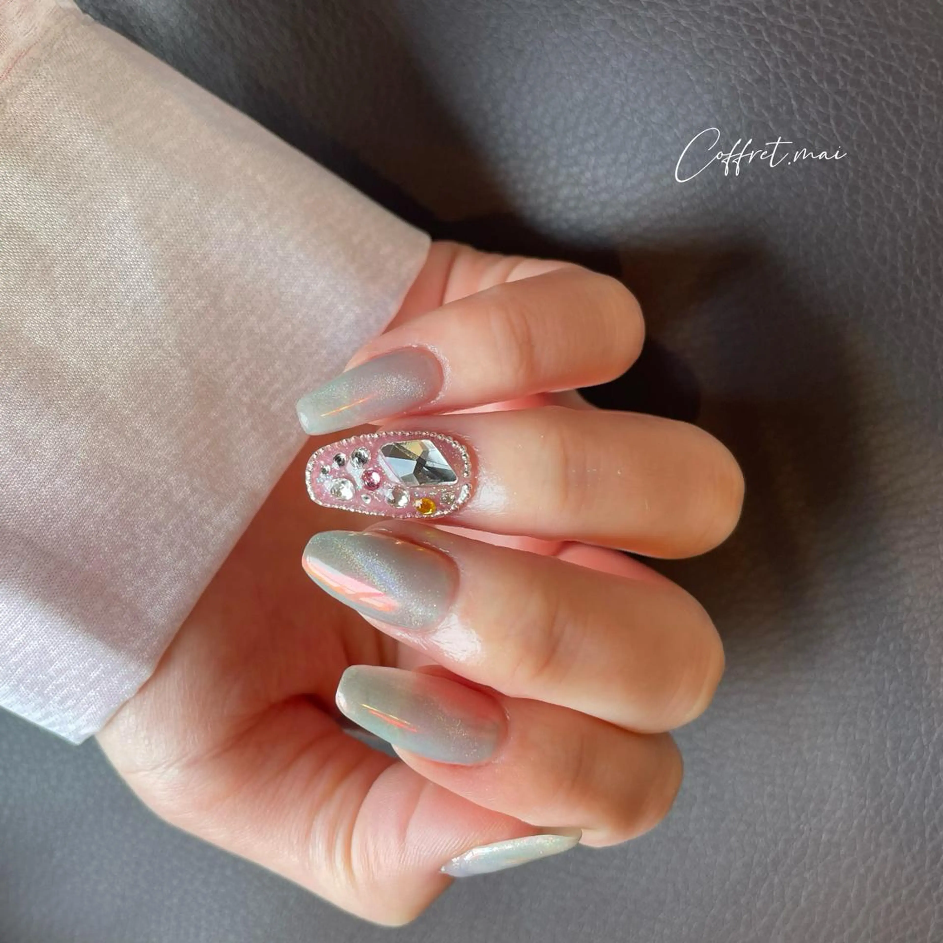 ネイル オーロラネイル ミラーネイル WOLTOKYO池袋 💕maiのネイルデザイン