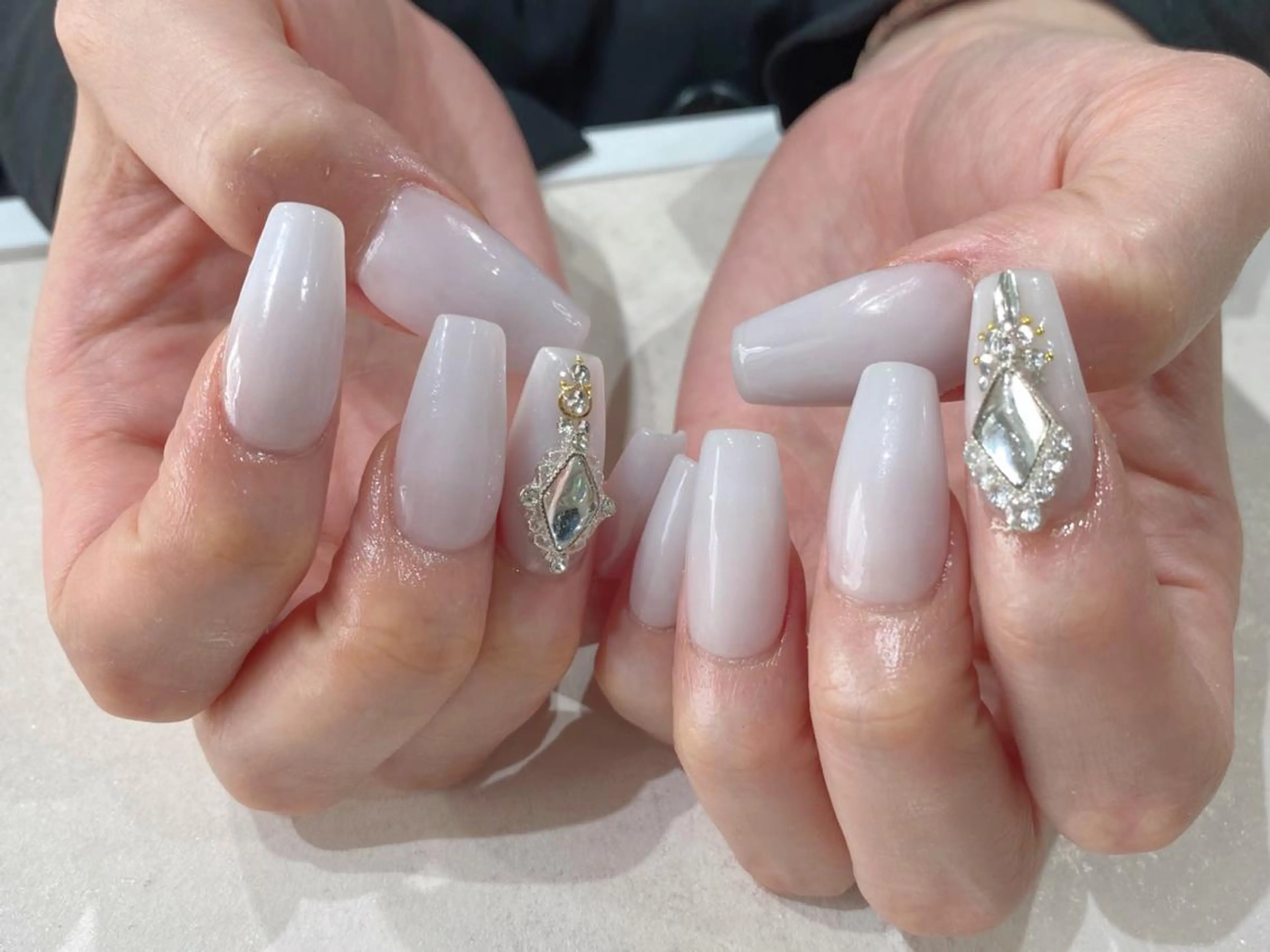 ミディアム ハンドネイル Nail  R💫 naoのネイルデザイン