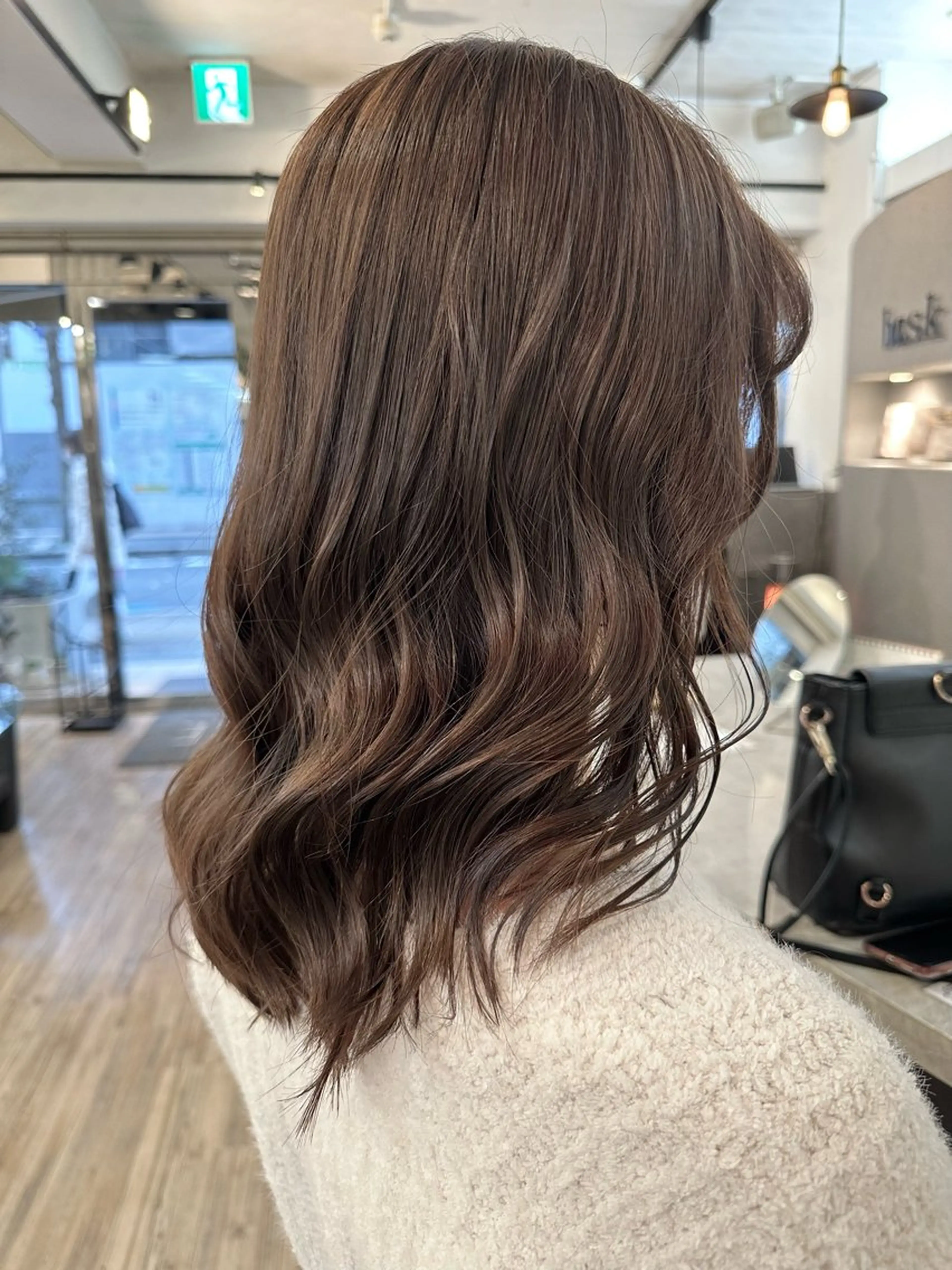 ミディアム カラー ブリーチ 透明感カラー グレージュ モカグレージュ ブリーチなしカラー カット ヘアカラー sato ayaka ｜透明感カラー🫧のヘアスタイル
