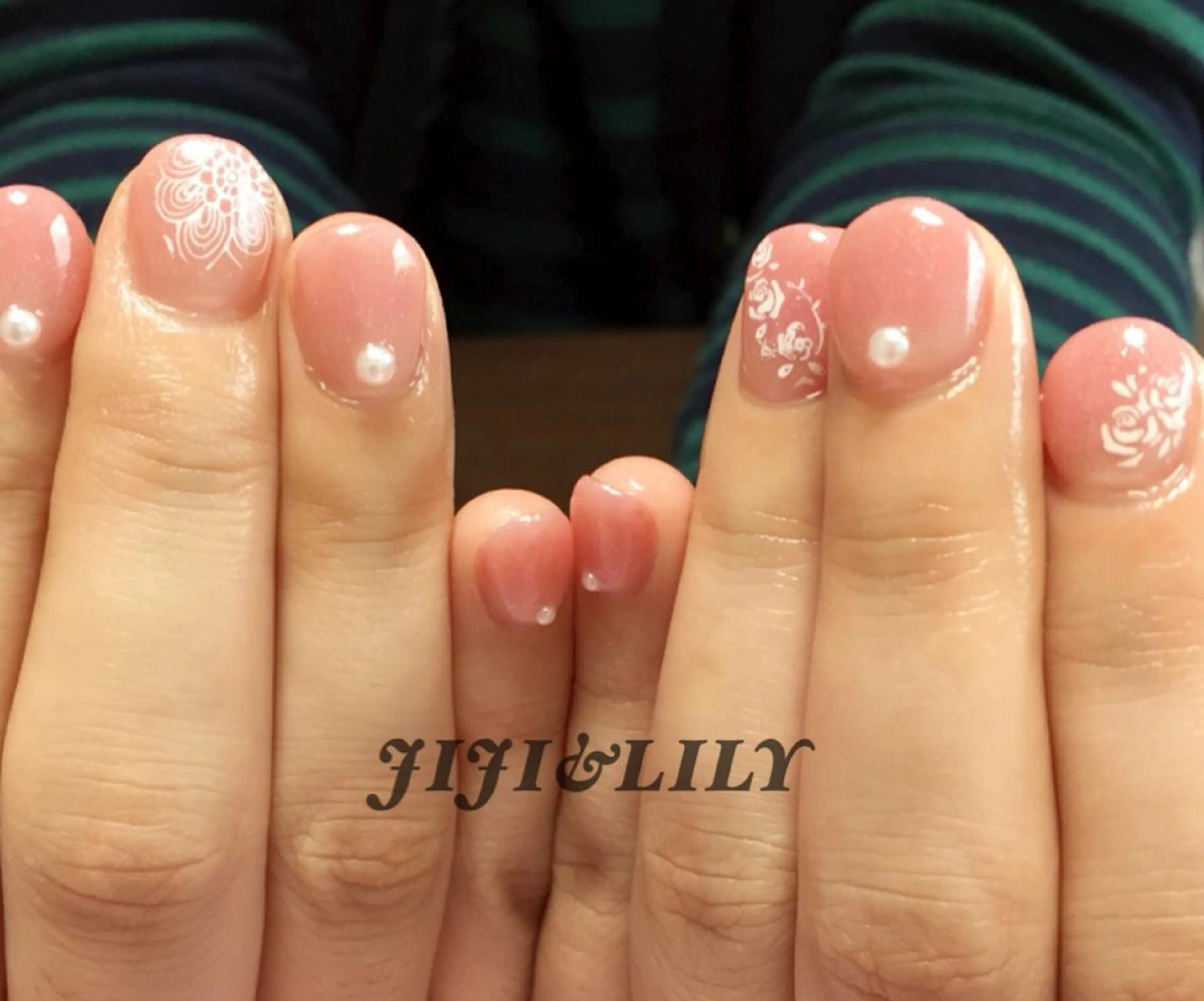 ネイル フラワーネイル グラデーション 豊田 圭子のネイルデザイン