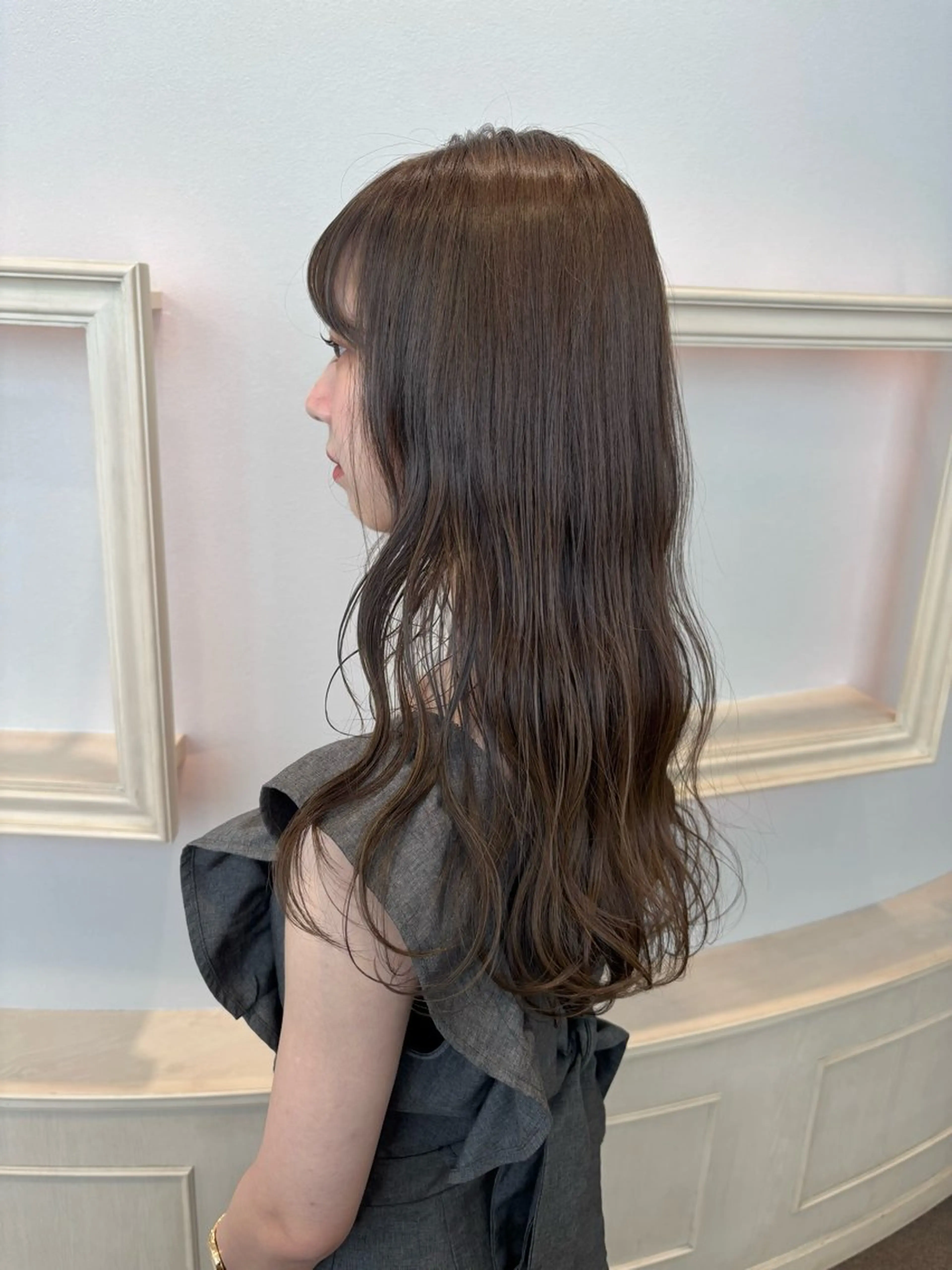 セミロング カラー ベージュカラー ブラウンカラー 透明感カラー オリーブベージュ カット ヘアカラー トリートメント サソウ ユリエ🥥のヘアスタイル