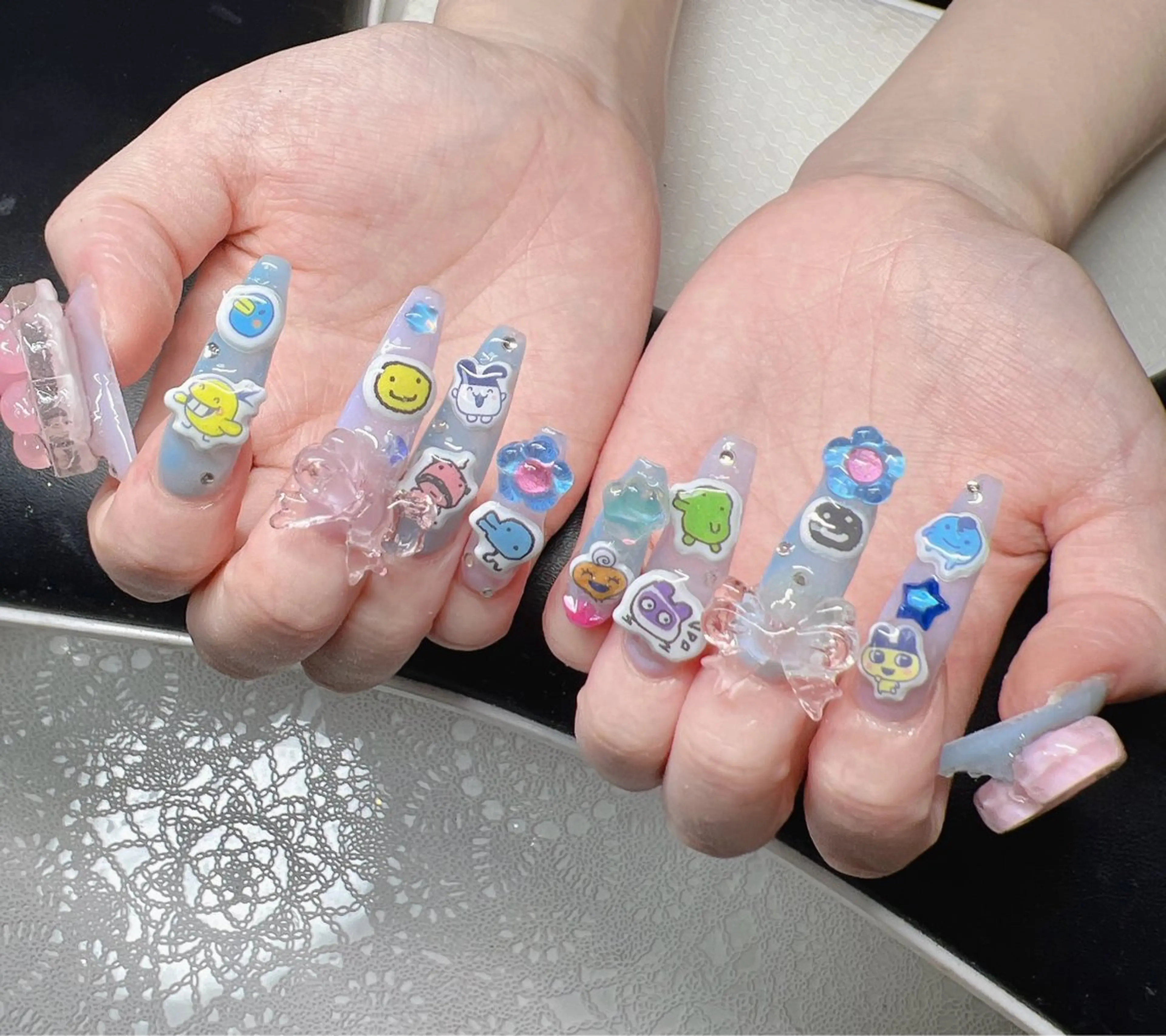 ネイル 長さ出し グラデーション 卒業式 キラキラネイル マグネットネイル Lee Nailsのネイルデザイン