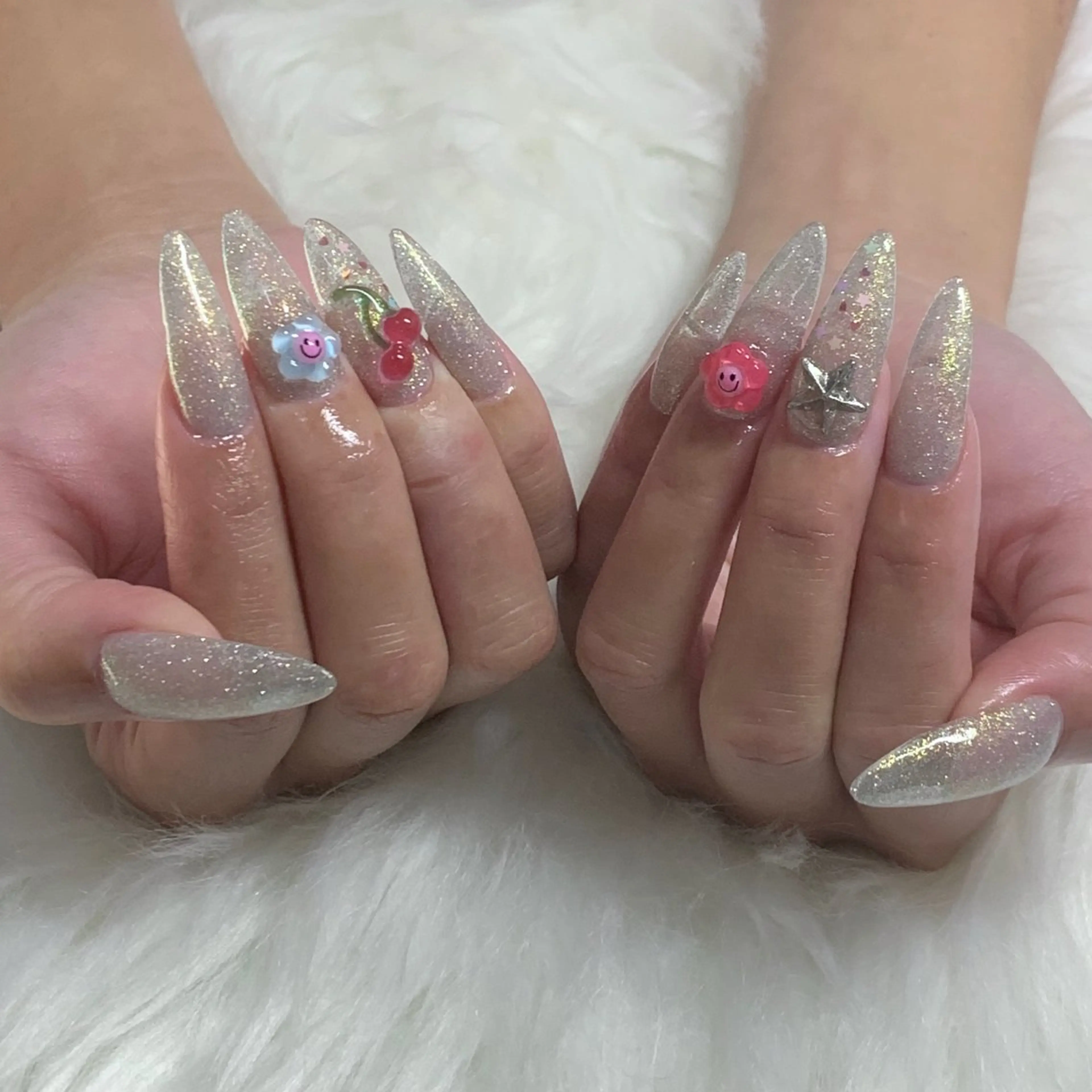 オフなし長さ出し10本ワンカラー/パーツ4個付き🍒の写真