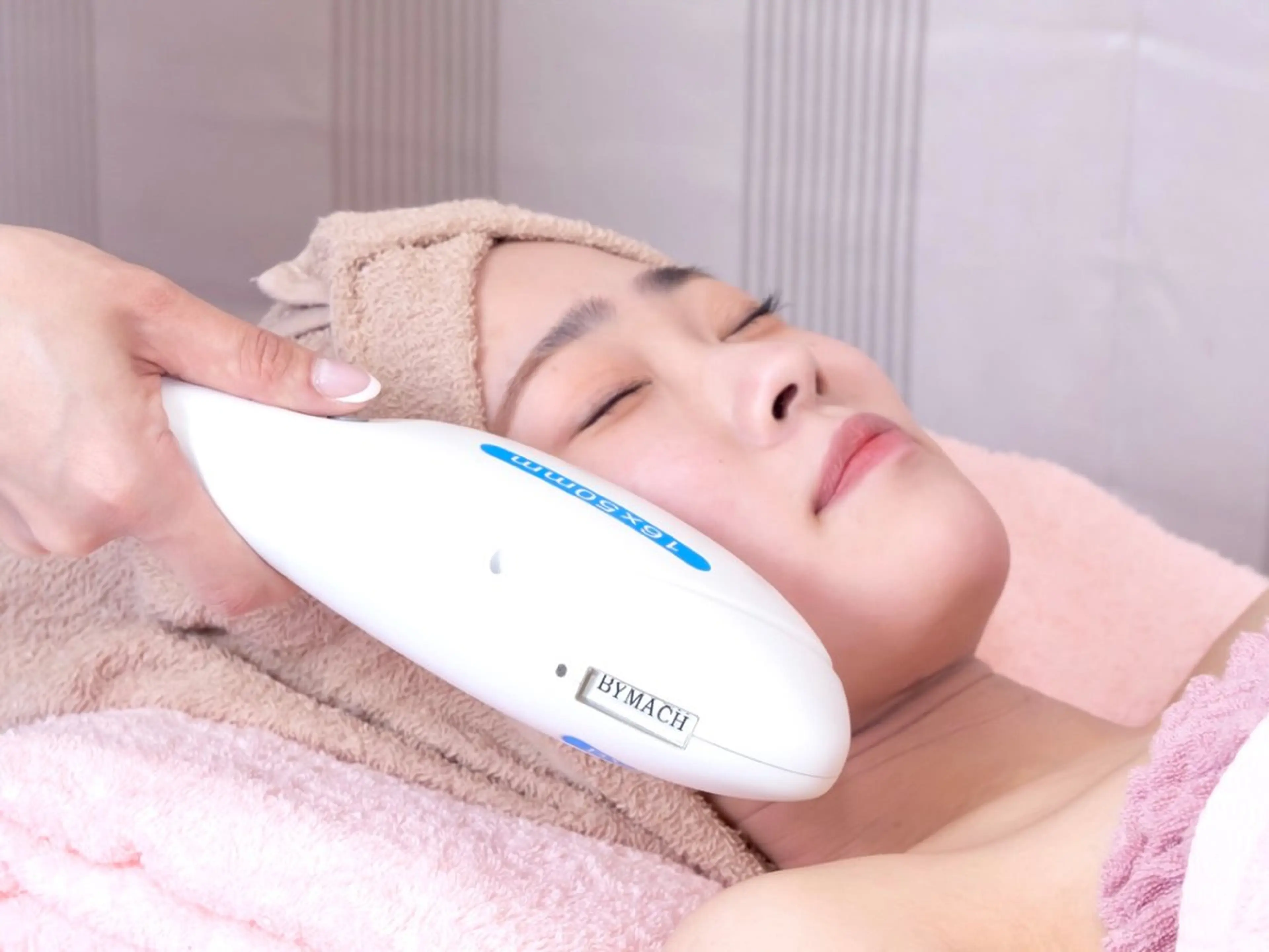 《𝙻𝚊𝚍𝚢𝚜♥˖ ࣪⊹》お顔全体脱毛+ビタミン美容液&コラーゲンパック付きの写真