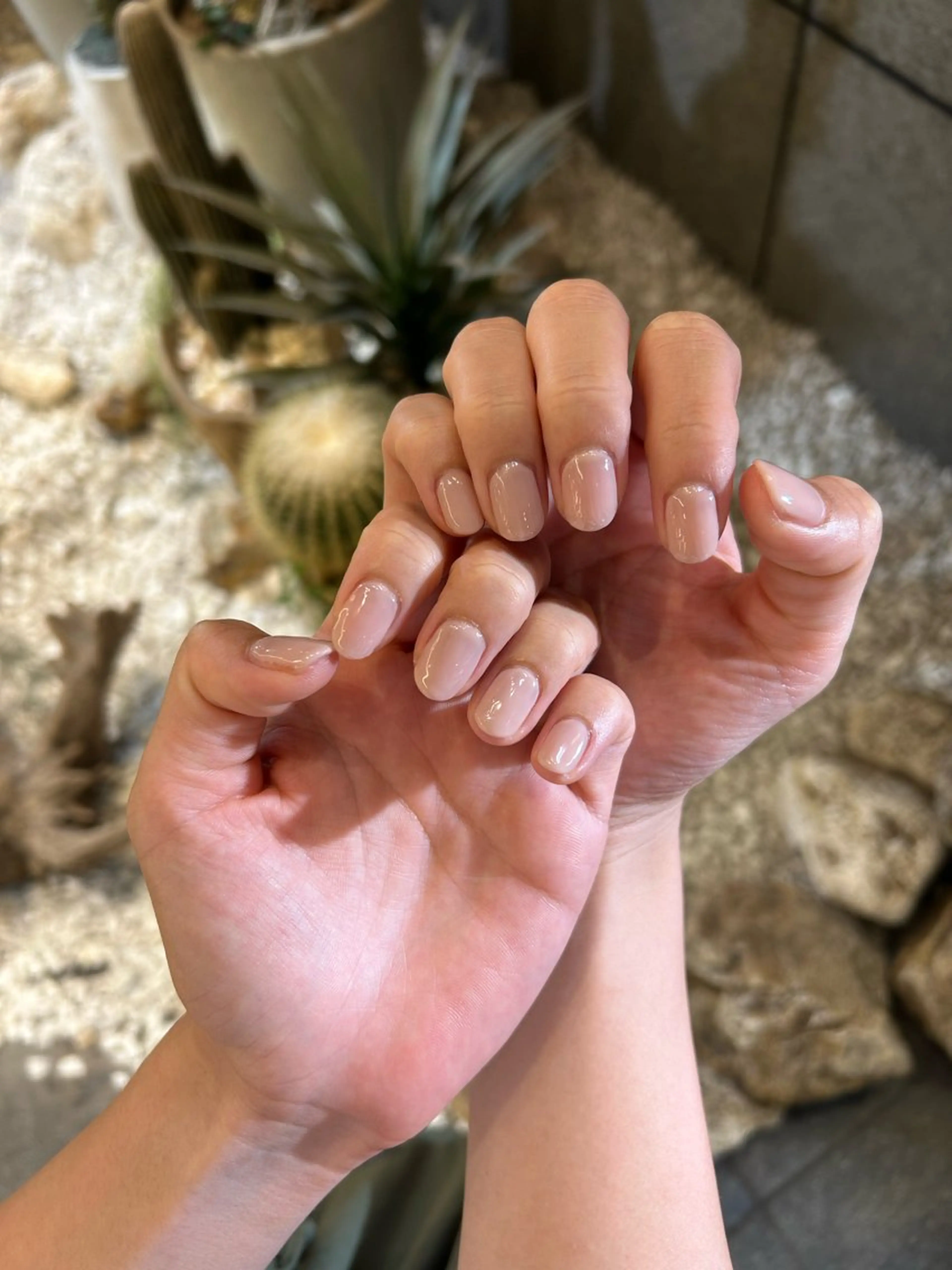 ネイル ハンドネイル 暖色系ツヤカラー コトノ🫧のヘアスタイル