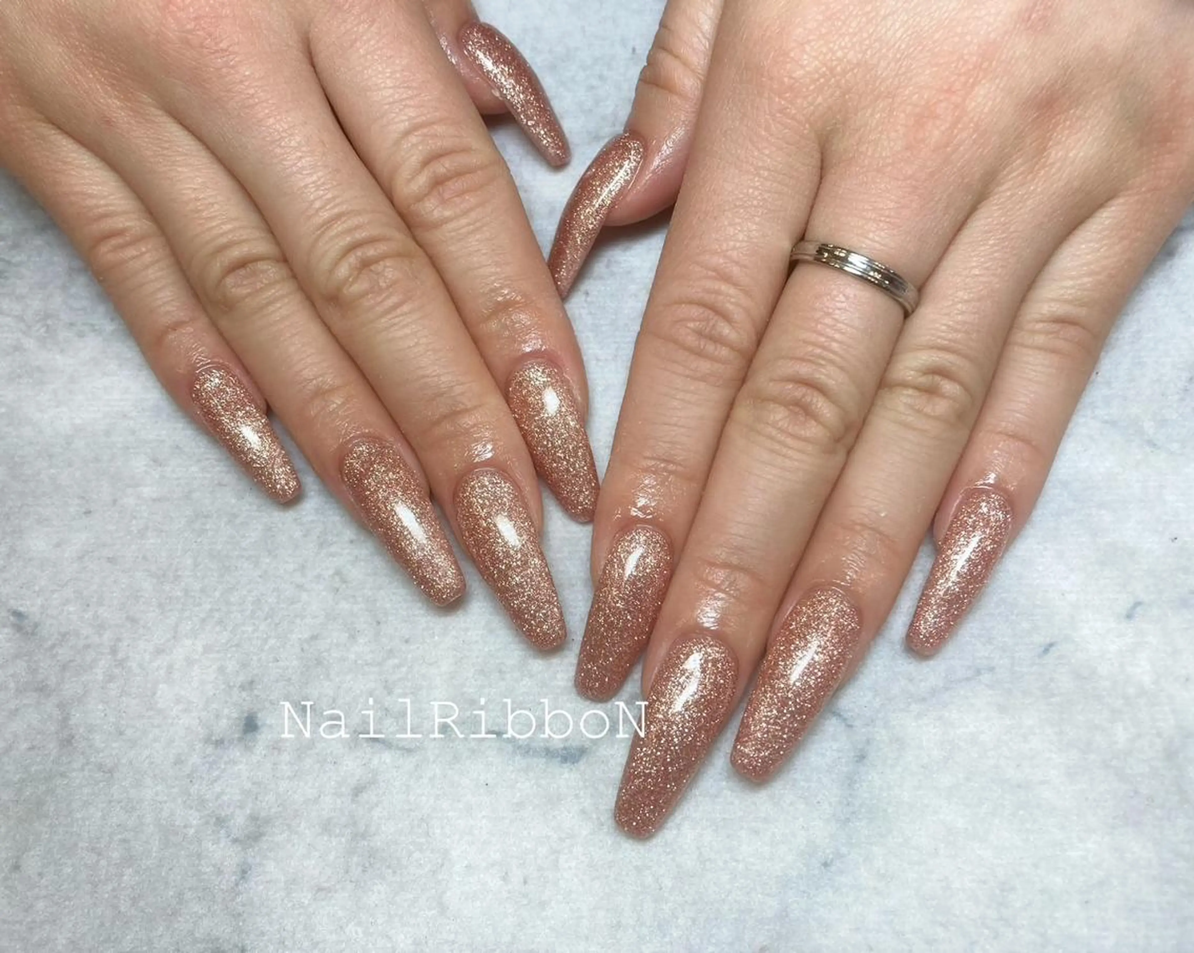 ネイル ネイルリボン 受付スタッフのネイルデザイン