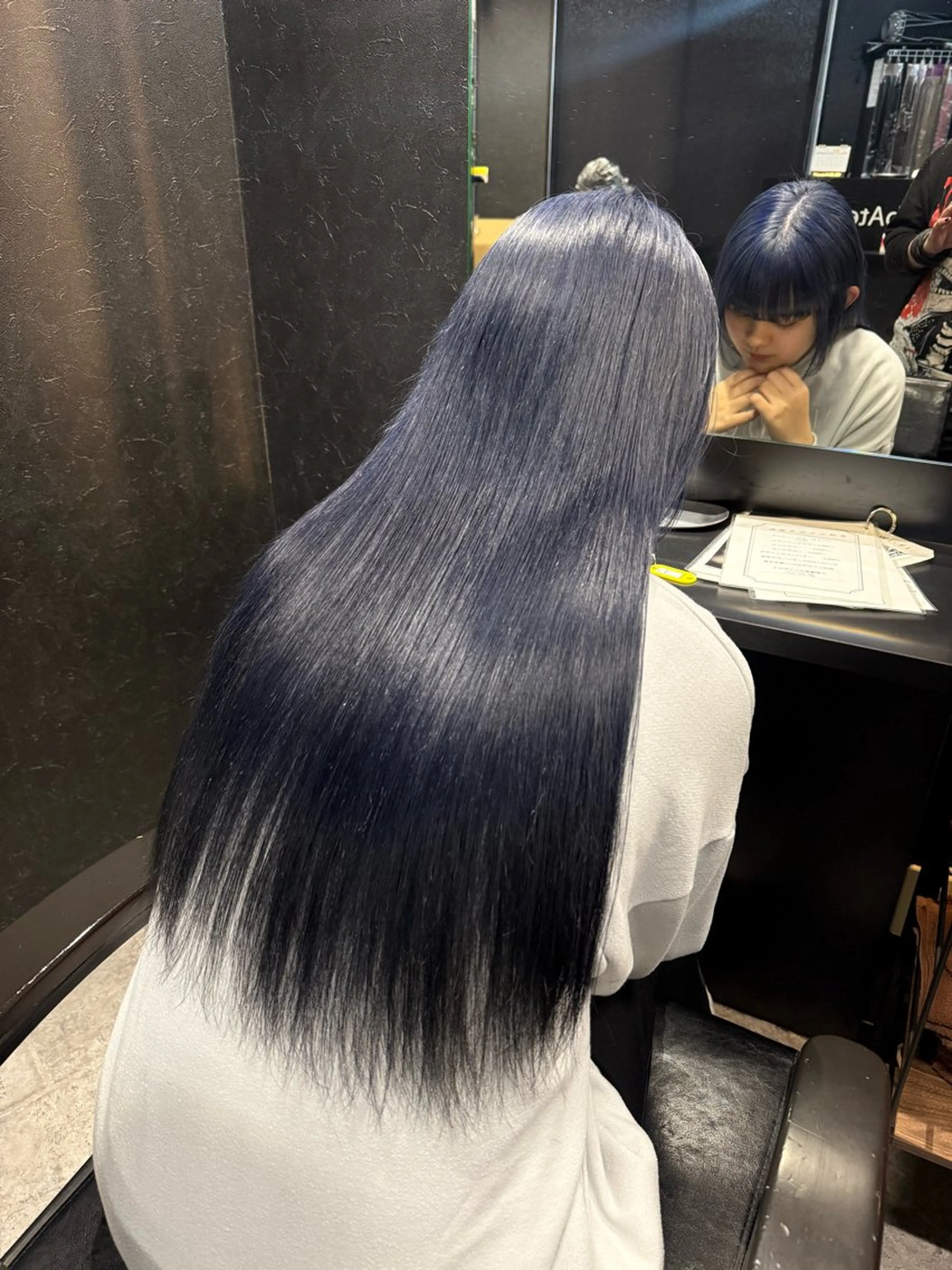 ロング ももか bAteAuのヘアスタイル