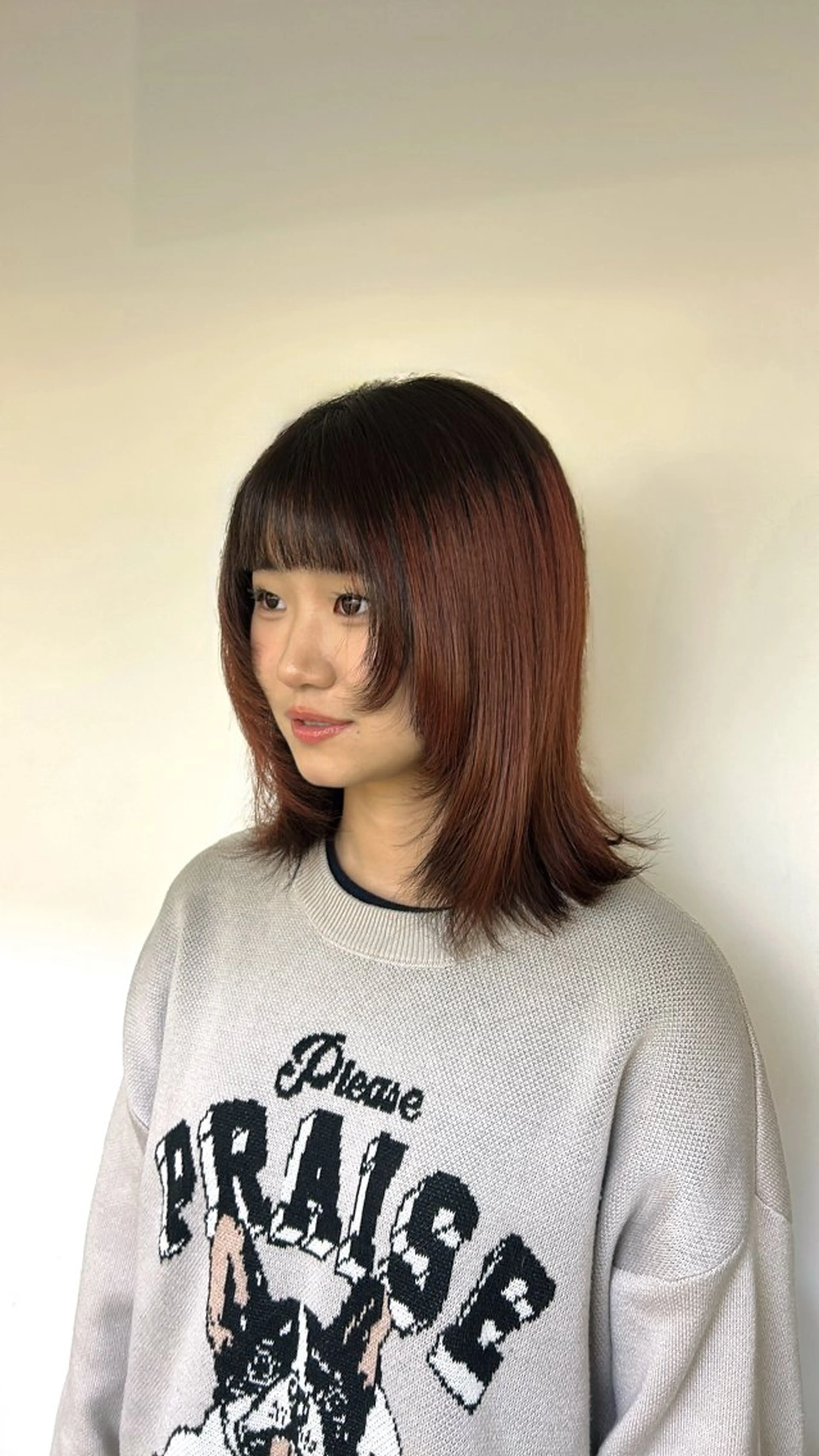 ミディアム カラー デザインカラー レッドカラー 顔周りカット レイヤーカット カット ヘアカラー 松井 詩織のヘアスタイル